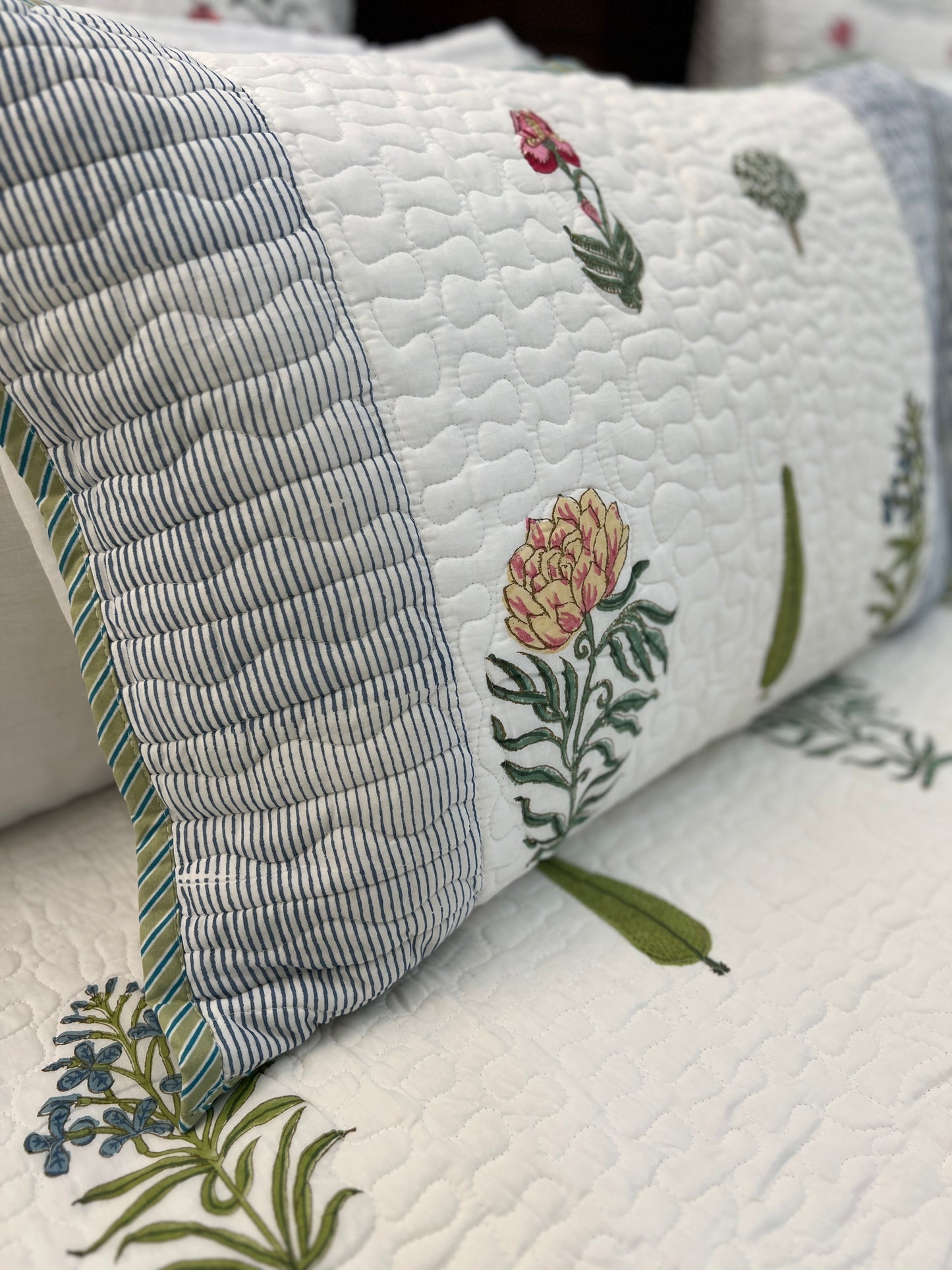 Quilted bedcover | 90*108 Inches | Elegant Echoes