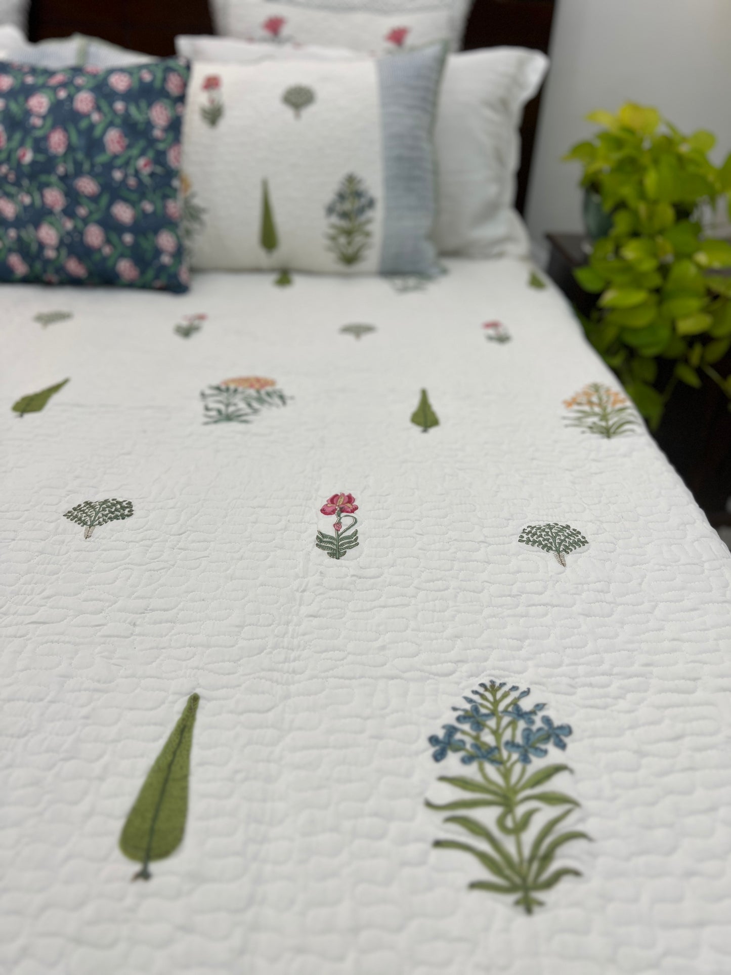 Quilted bedcover | 90*108 Inches | Elegant Echoes