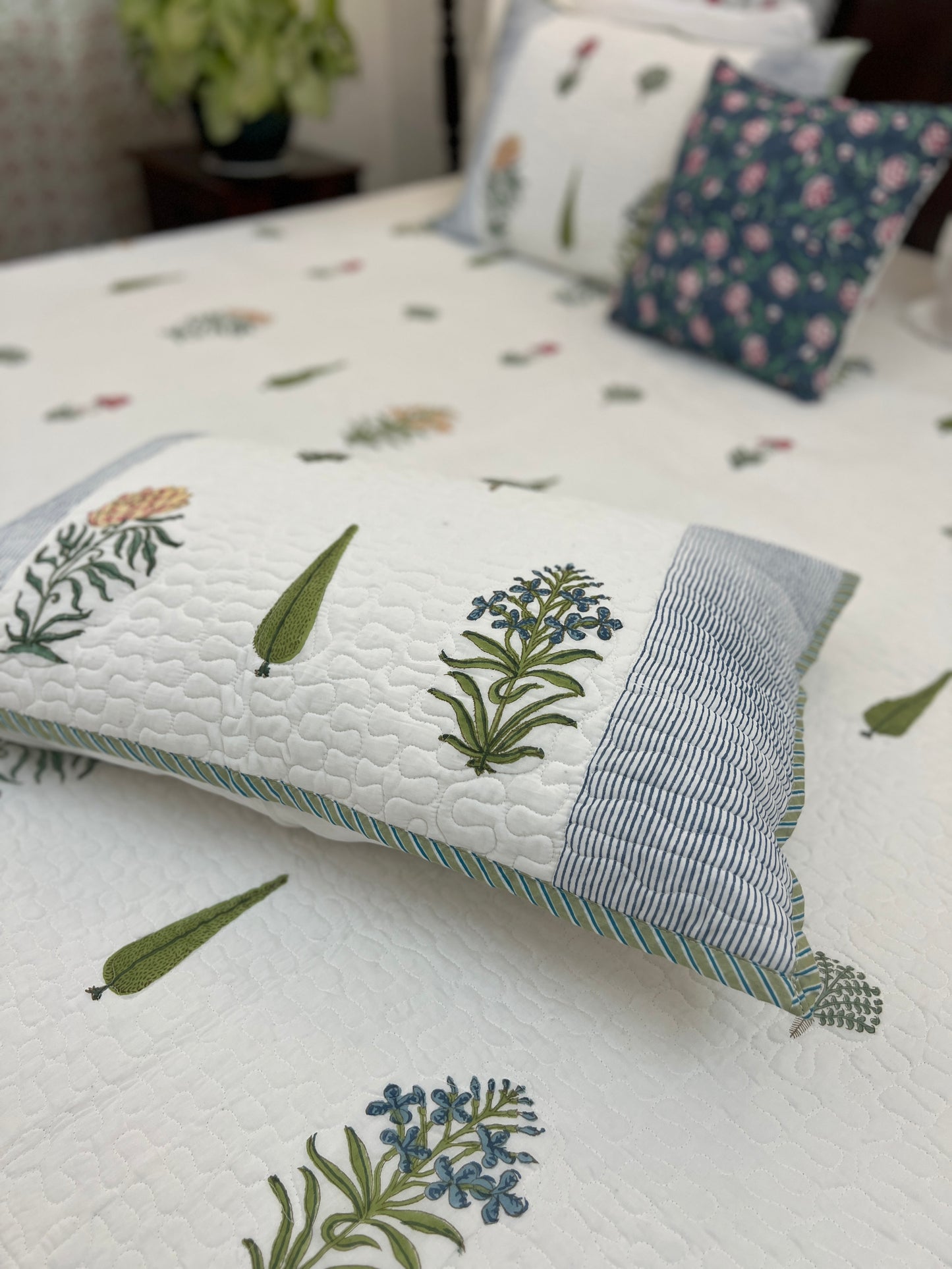 Quilted bedcover | 90*108 Inches | Elegant Echoes