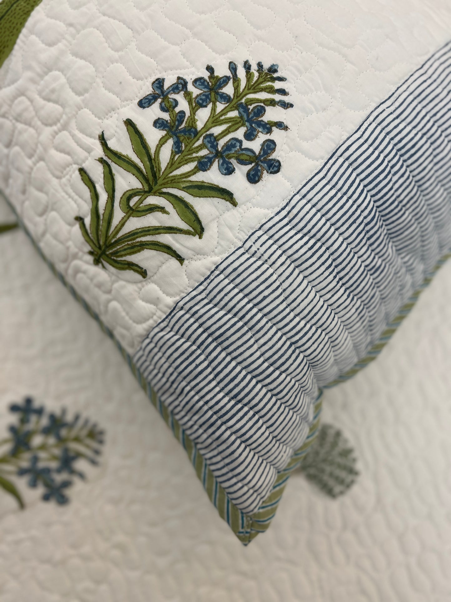 Quilted bedcover | 90*108 Inches | Elegant Echoes