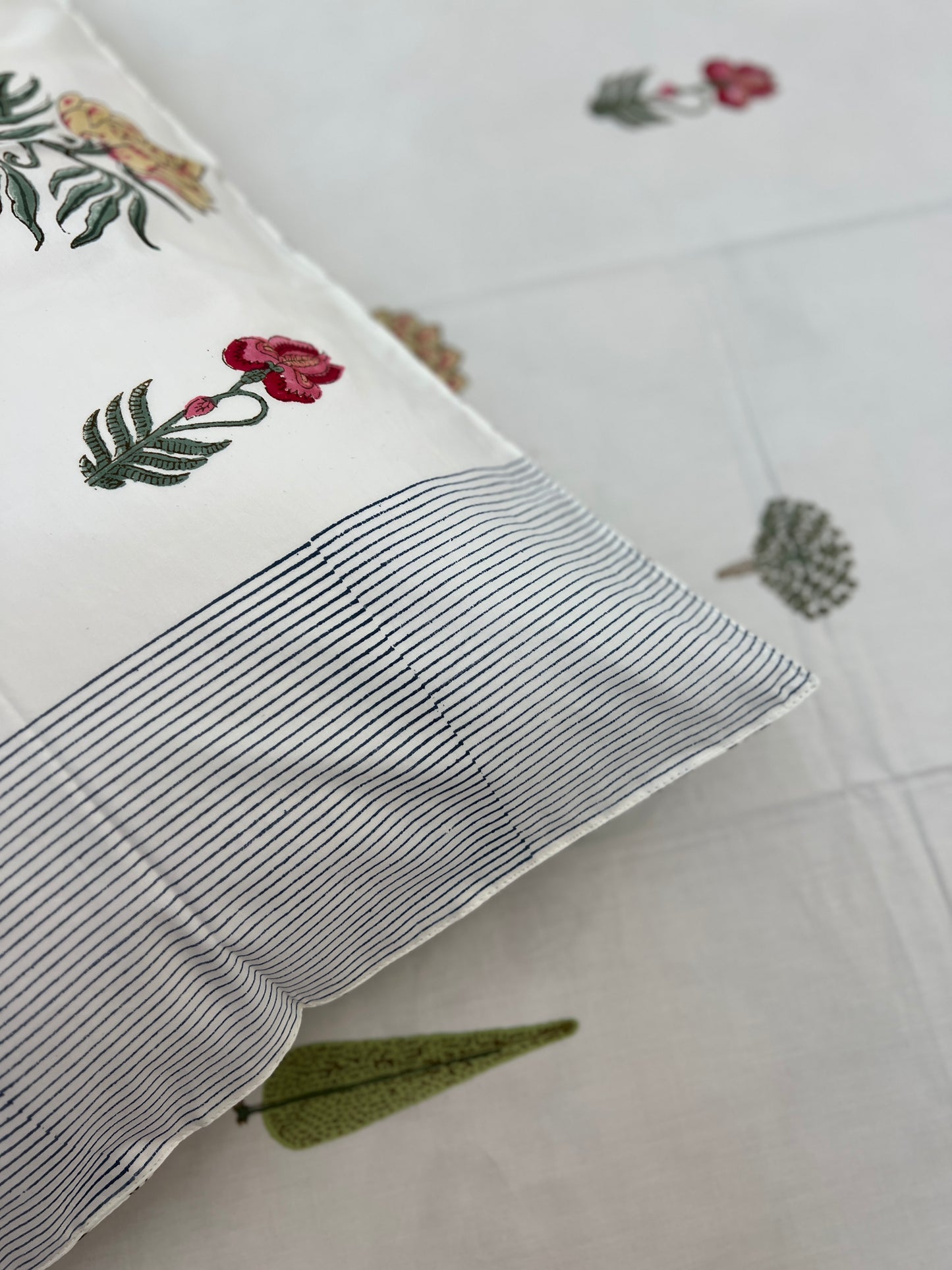 Bedding Set | Quilt with Bedsheet | Elegant Echoes