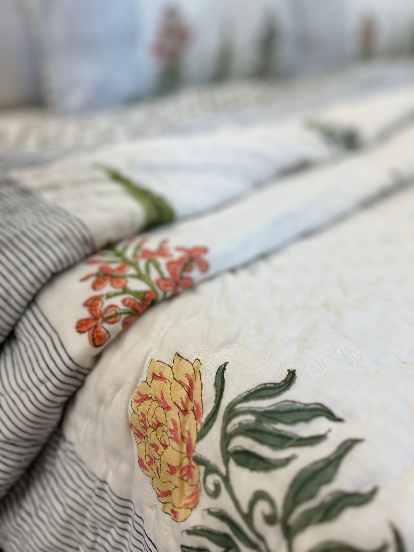 Bedding Set | Quilt with Bedsheet | Elegant Echoes