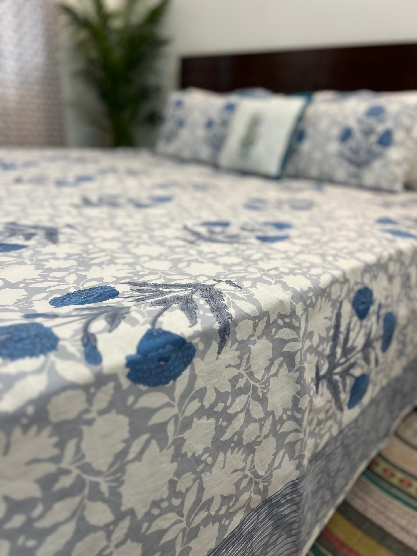 Super King Size | 108*108 Inches | Blue Dahlia