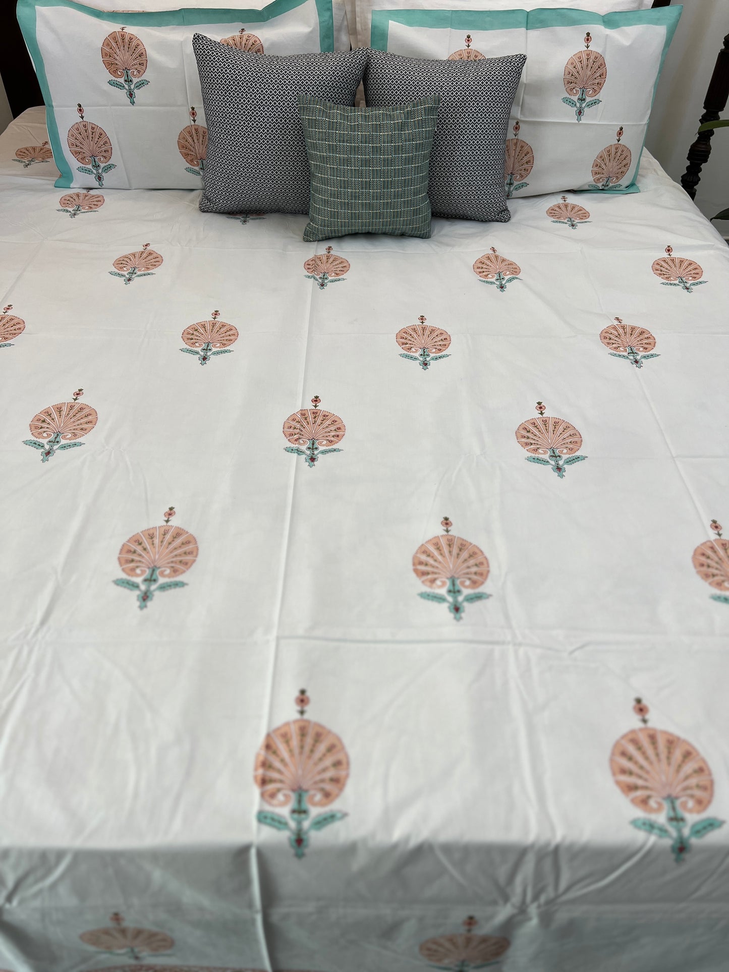 King Size | 90*108 Inches | Earthy Blooms