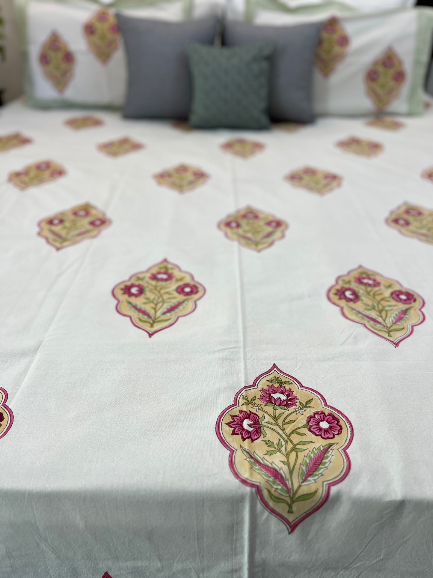King Size Bedsheet | 90*108 Inches | Gul