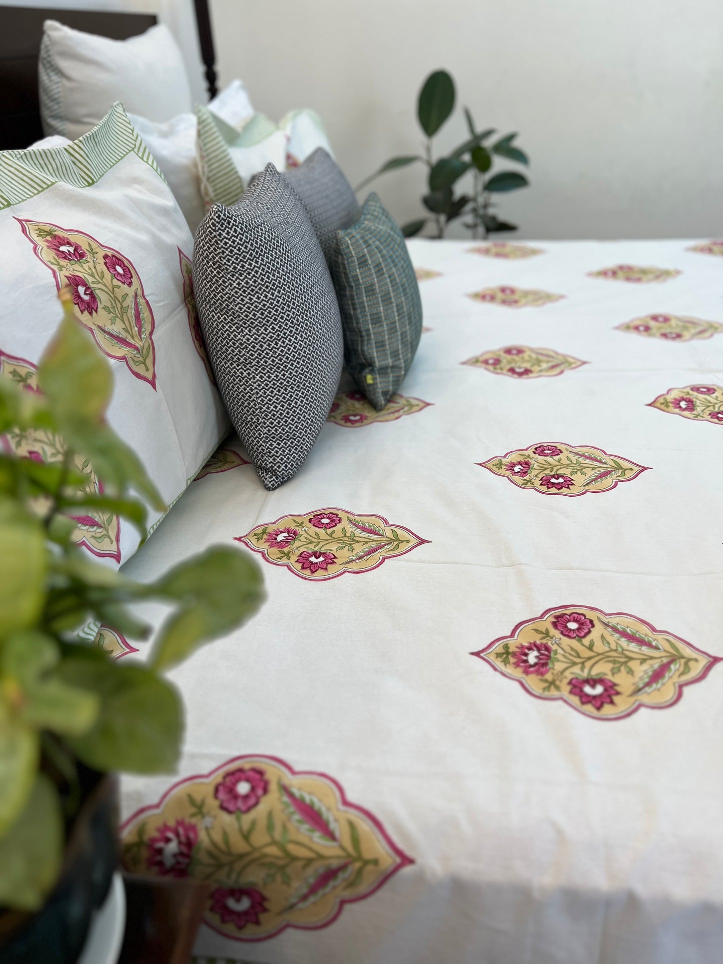 King Size Bedsheet | 90*108 Inches | Gul