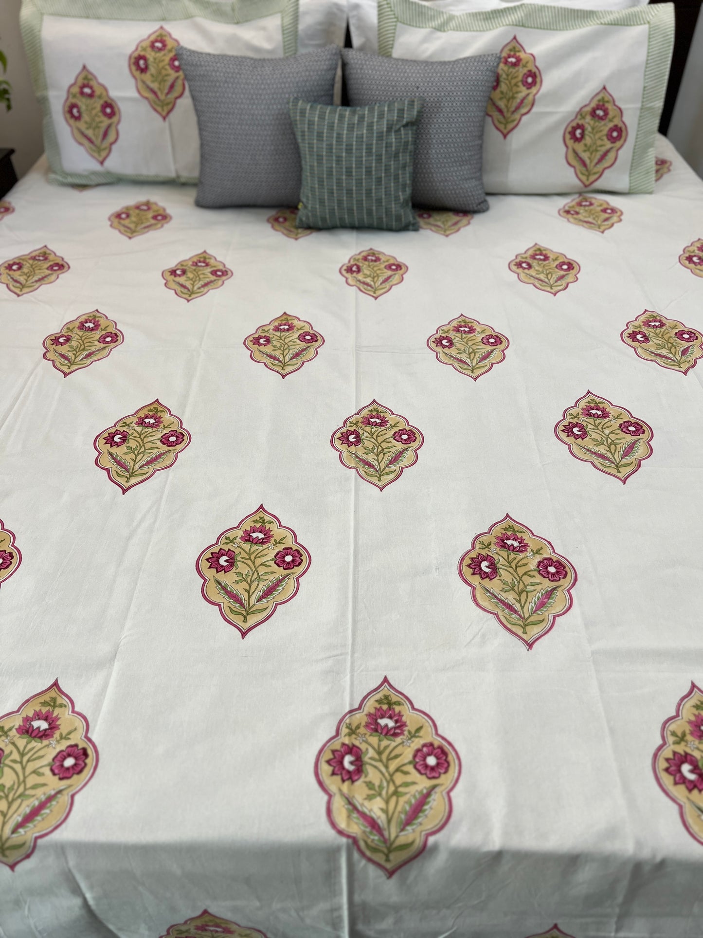 King Size Bedsheet | 90*108 Inches | Gul