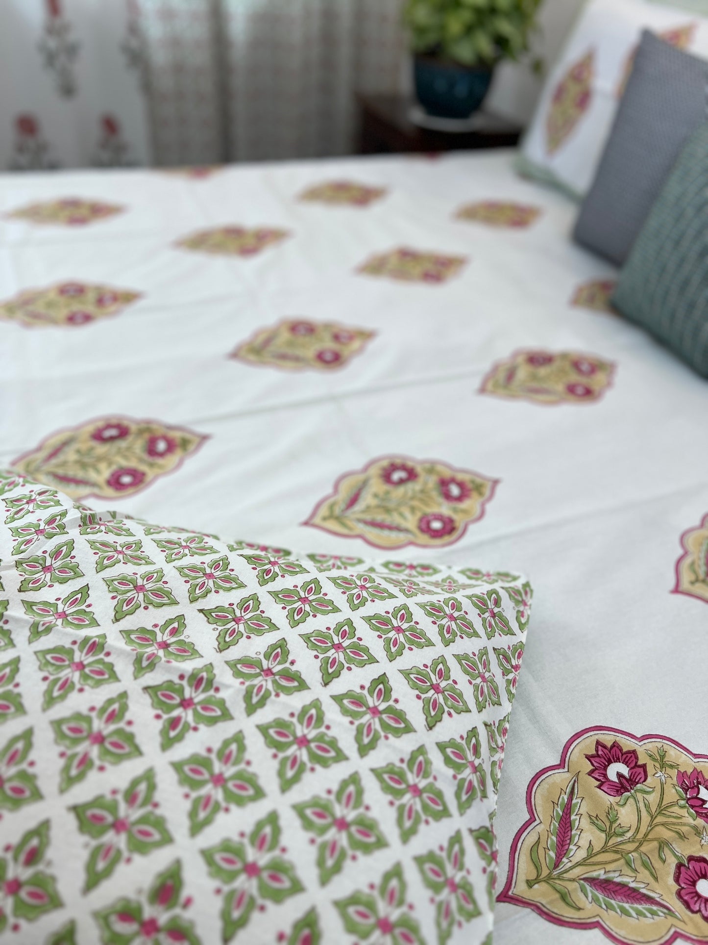 King Size Bedsheet | 90*108 Inches | Gul