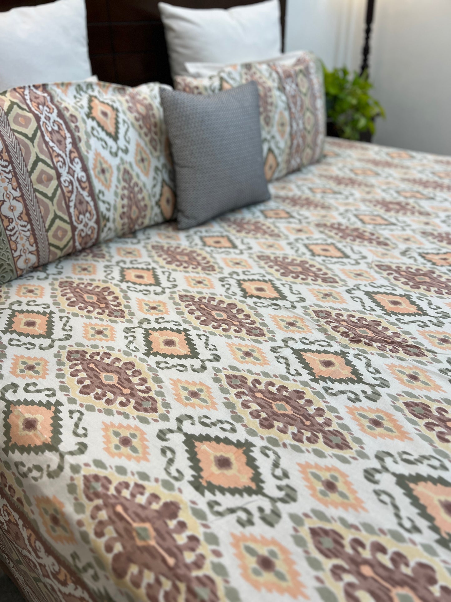 Super King Size | 108*108 Inches | Ikkat Dreams