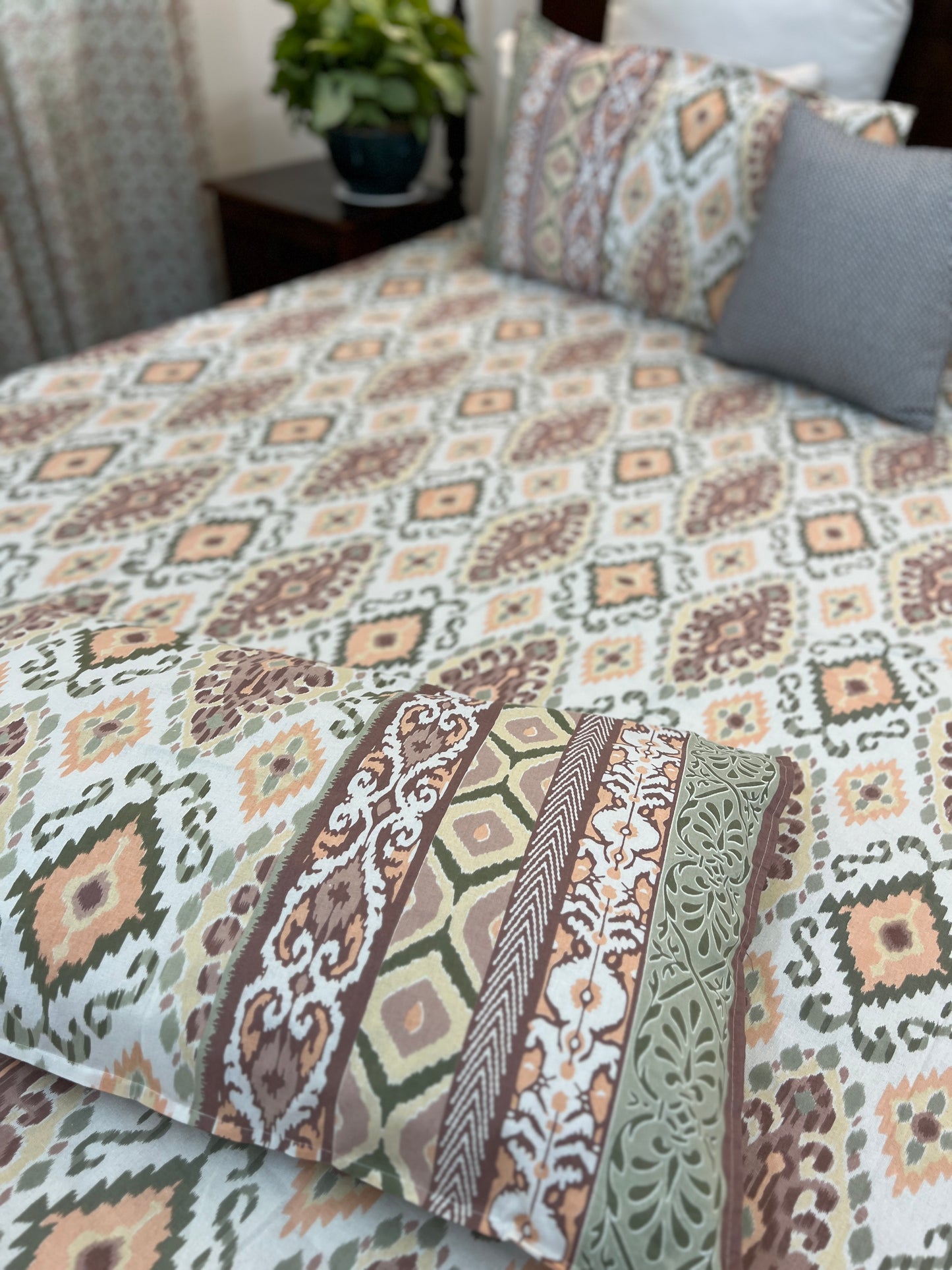 Super King Size | 108*108 Inches | Ikkat Dreams