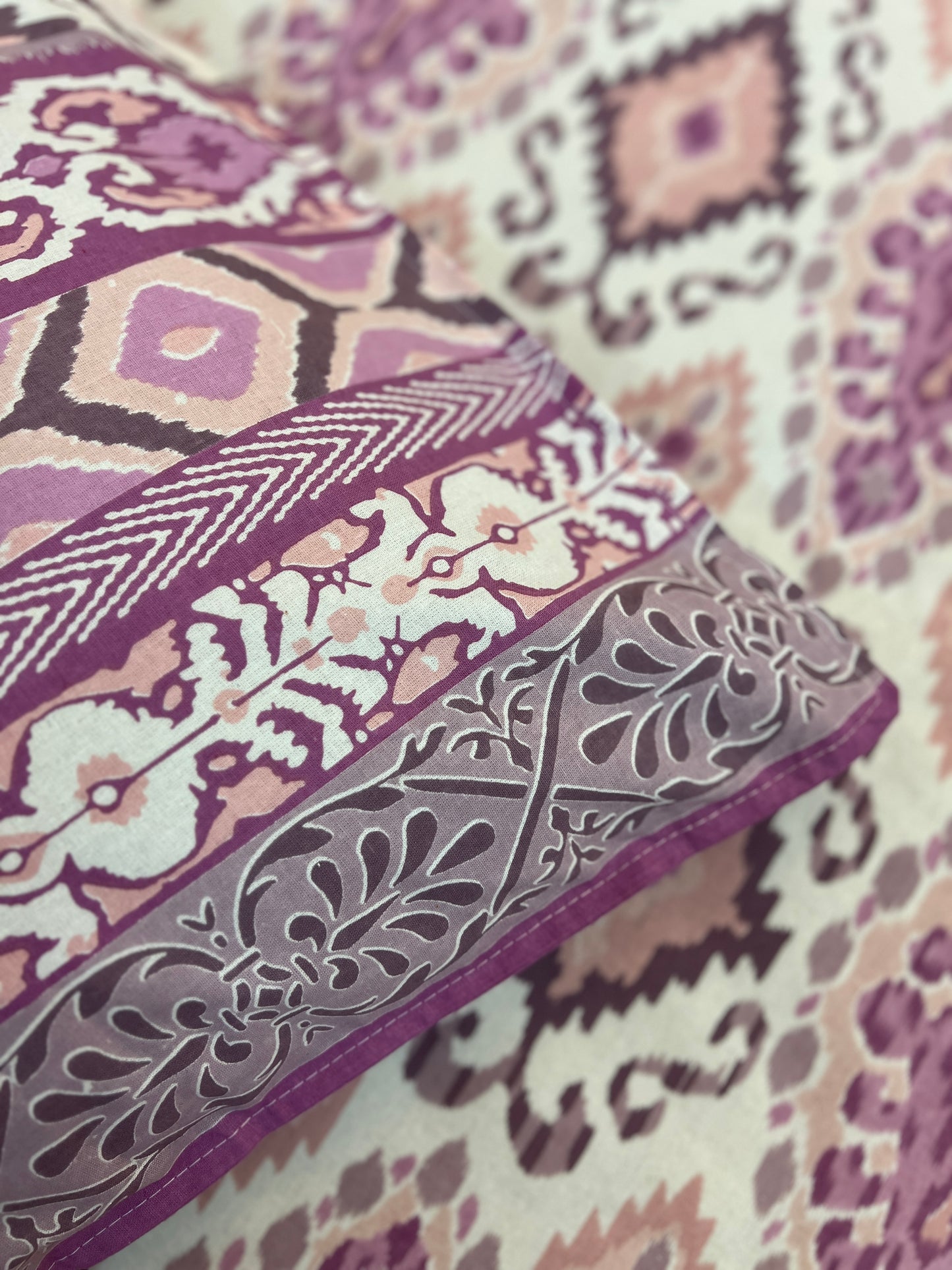 Super King Size | 108*108 Inches | Ikkat Hues