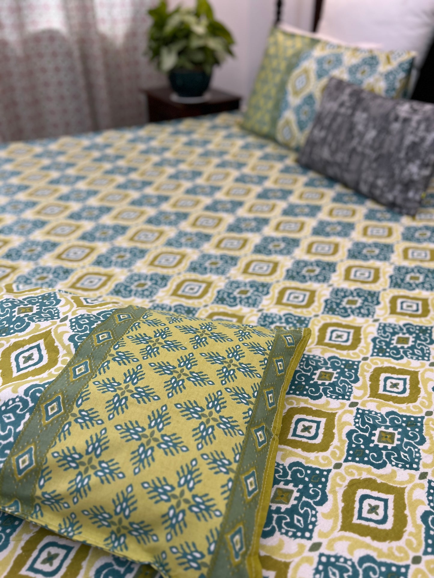 Super King Size | 108*108 Inches | Cozy Retreat