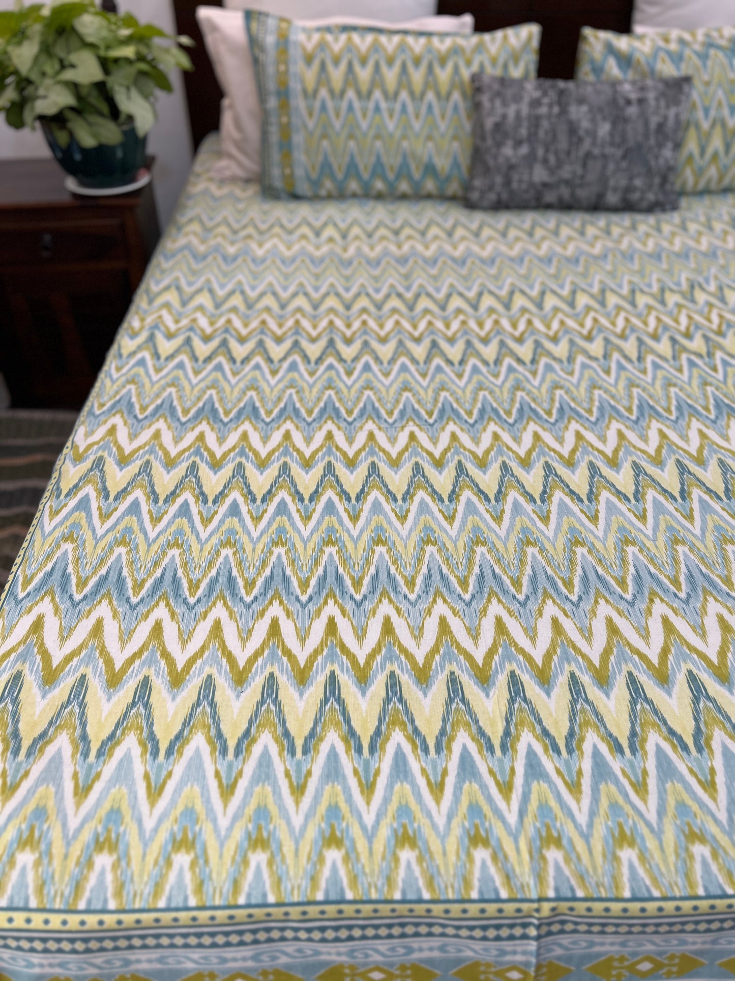 Super King Size | 108*108 Inche | Ikkat Fusion