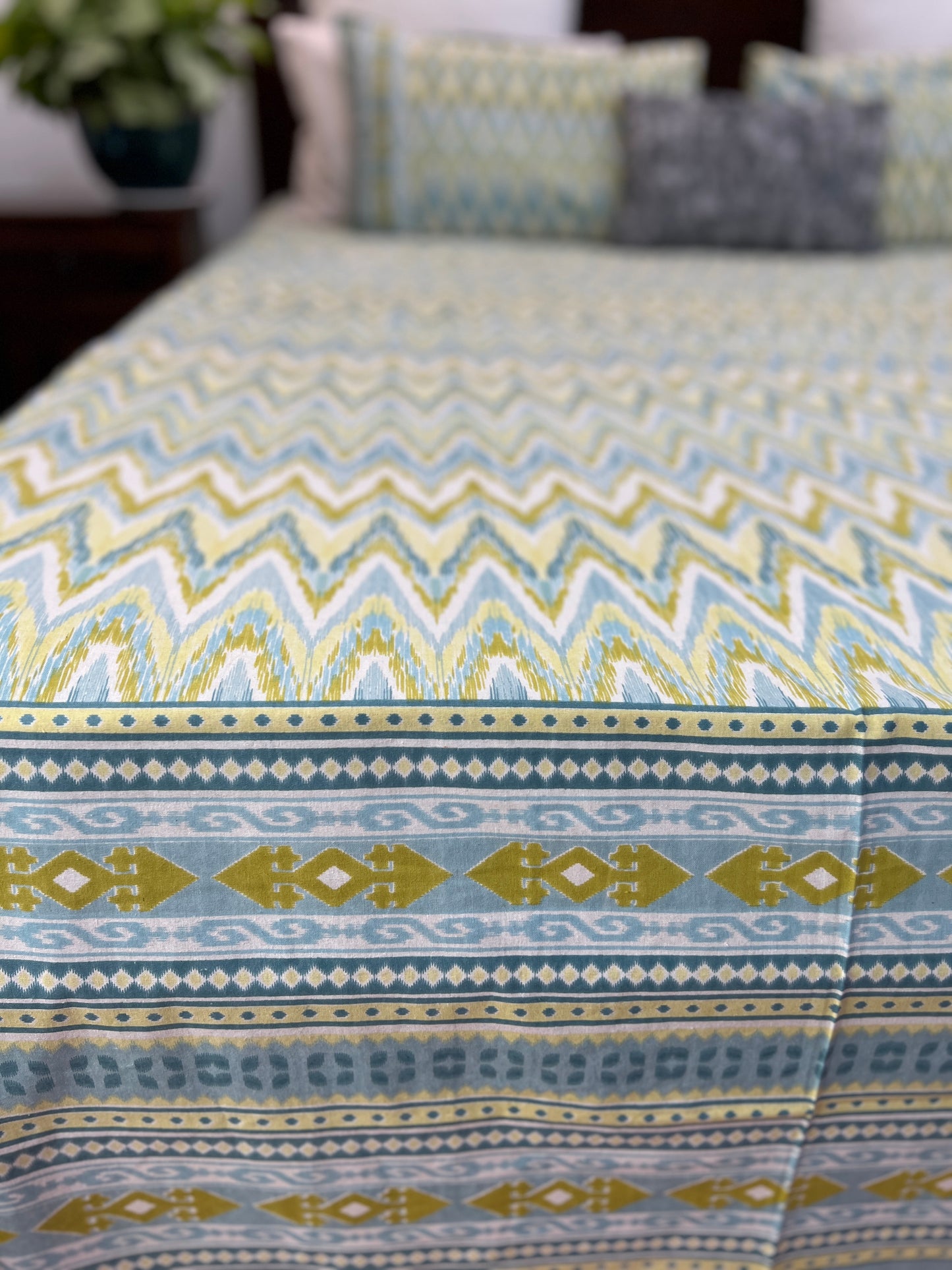 Super King Size | 108*108 Inche | Ikkat Fusion