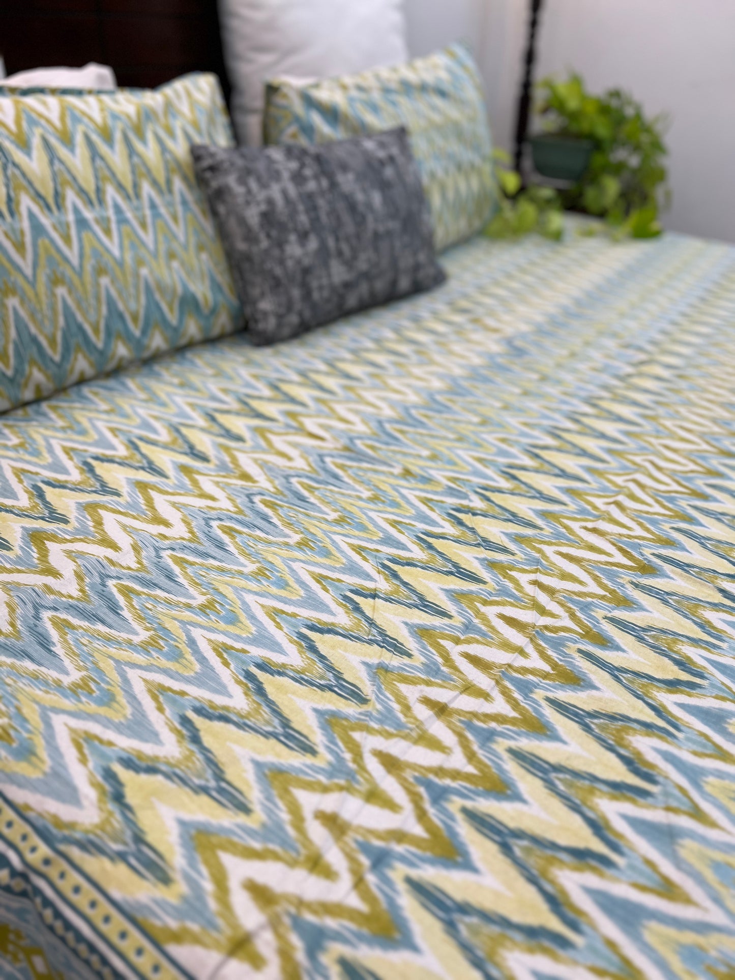 Super King Size | 108*108 Inche | Ikkat Fusion