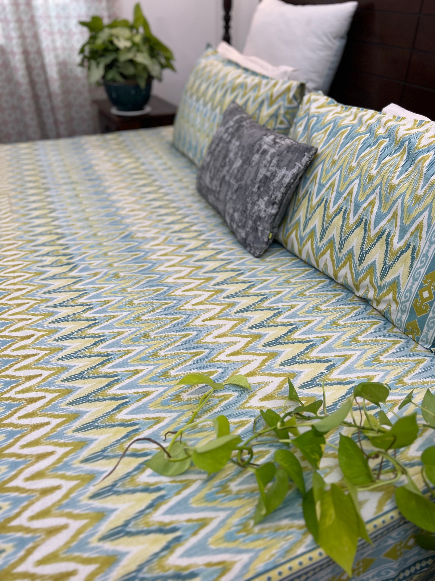 Super King Size | 108*108 Inche | Ikkat Fusion