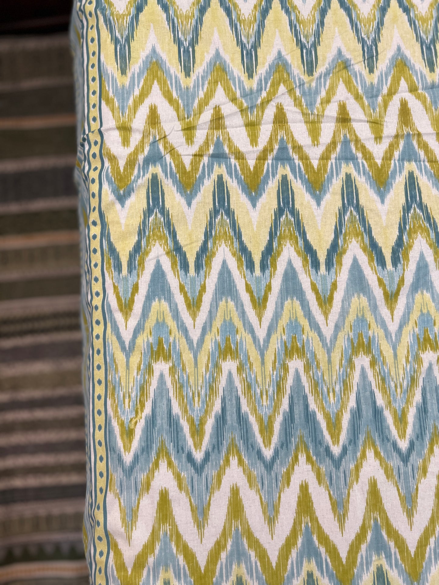 Super King Size | 108*108 Inche | Ikkat Fusion