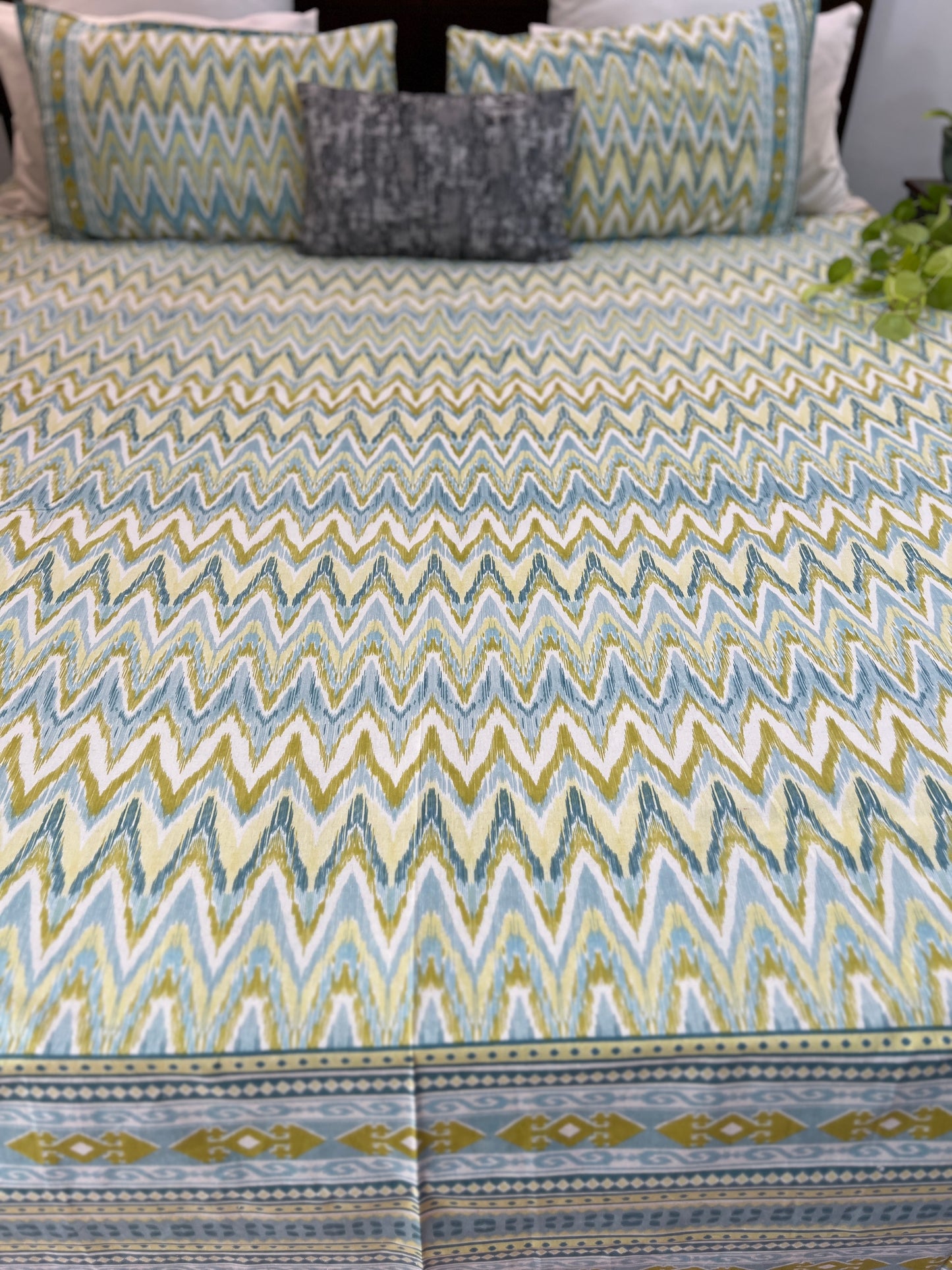 Super King Size | 108*108 Inche | Ikkat Fusion