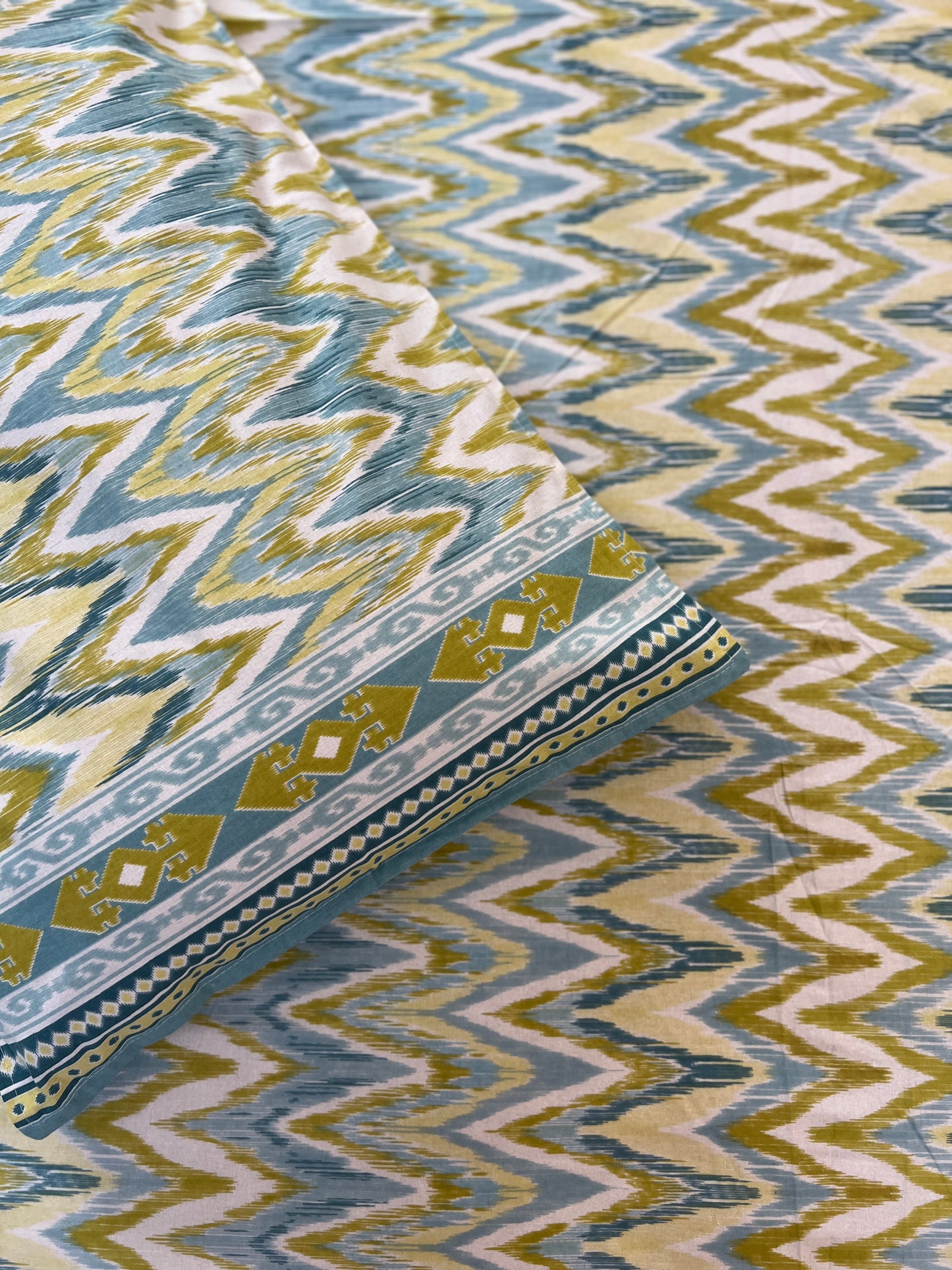 Super King Size | 108*108 Inche | Ikkat Fusion