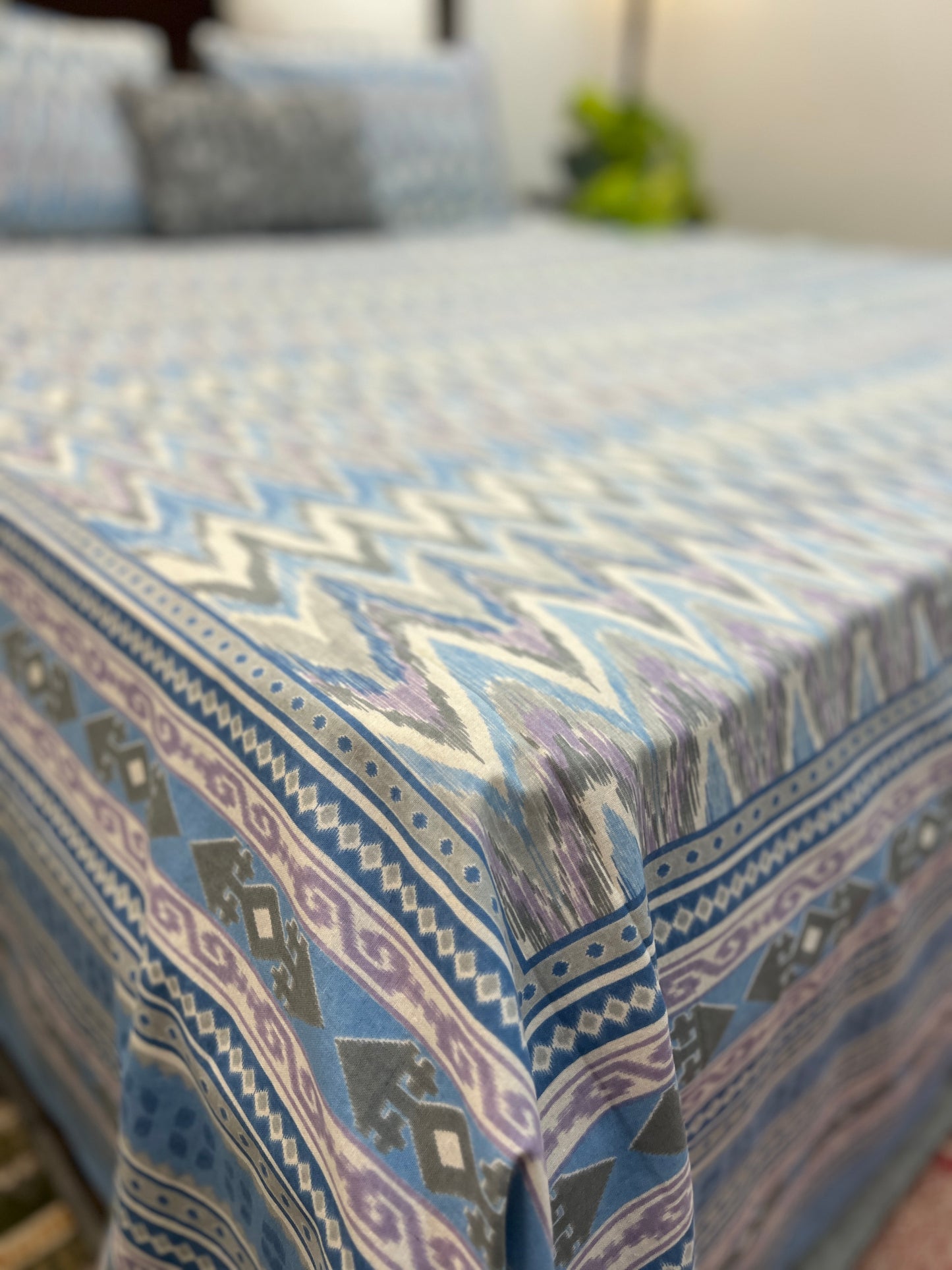 Super King Size | 108*108 Inches | Vibrant Ikkat