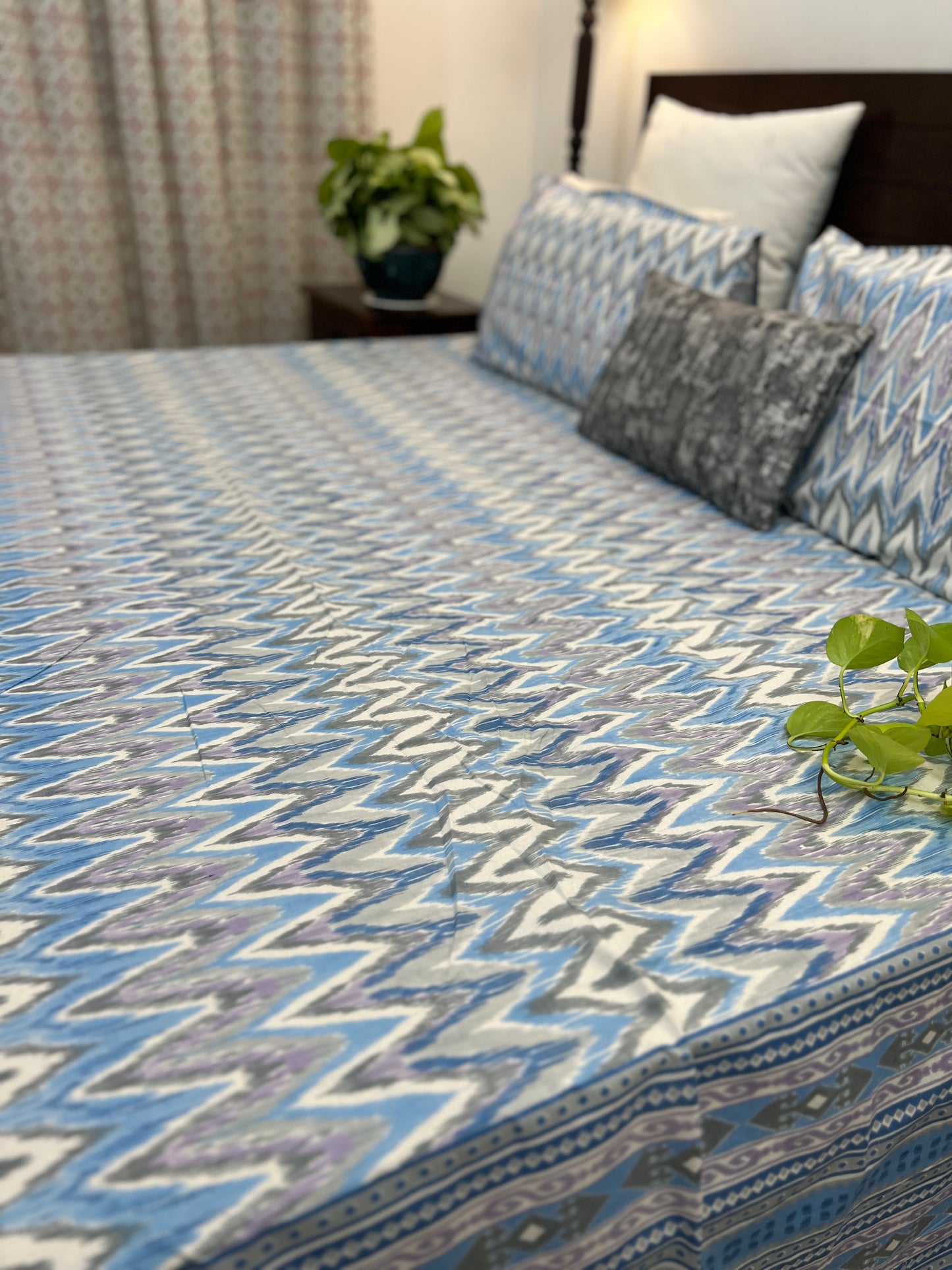 Super King Size | 108*108 Inches | Vibrant Ikkat