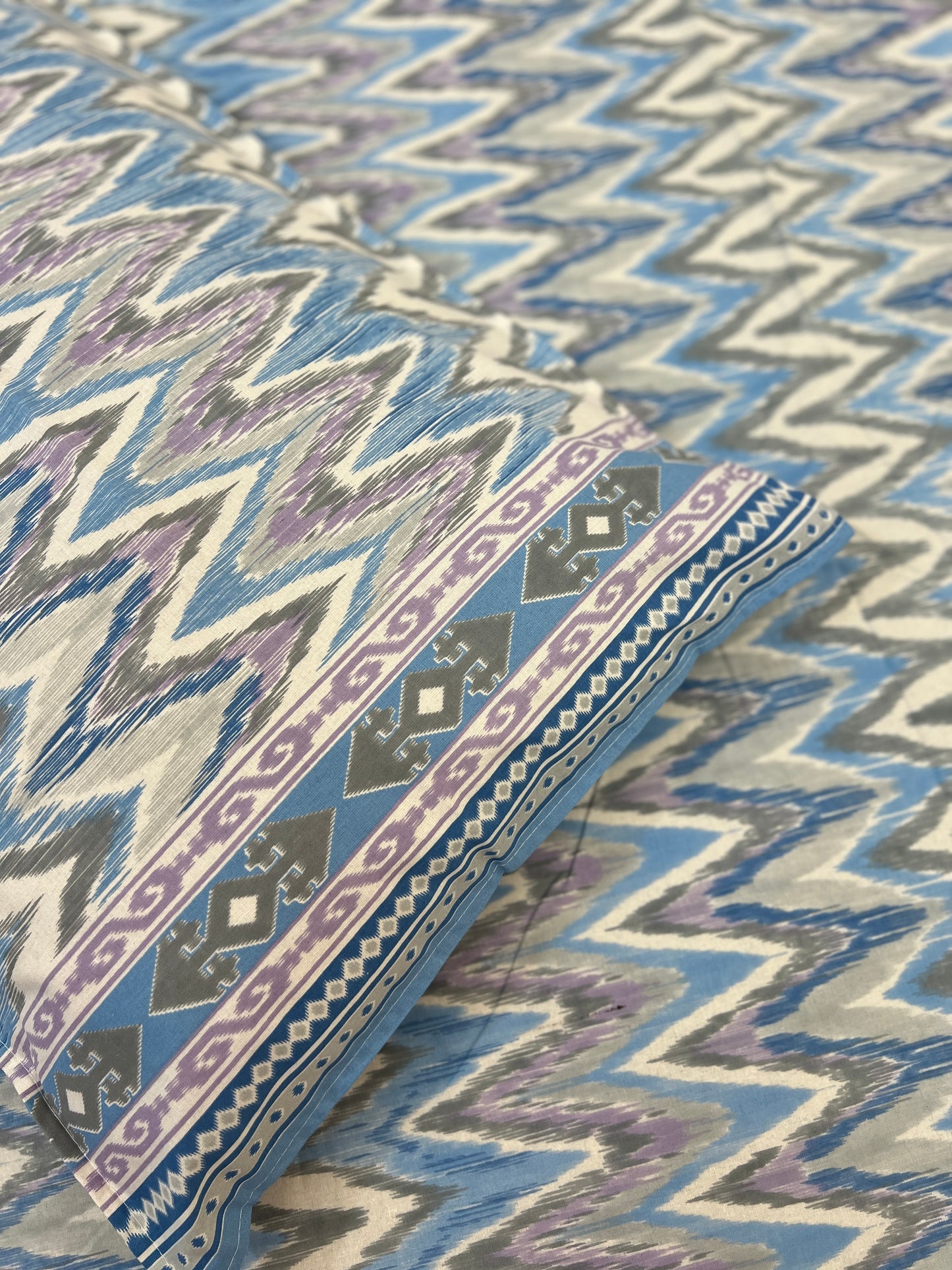 Super King Size | 108*108 Inches | Vibrant Ikkat