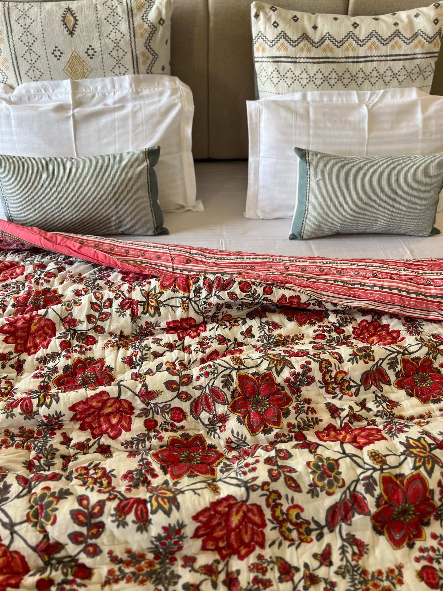 Reversible hand Print Quilt | King Size 90*108 Inches | Floral Touch