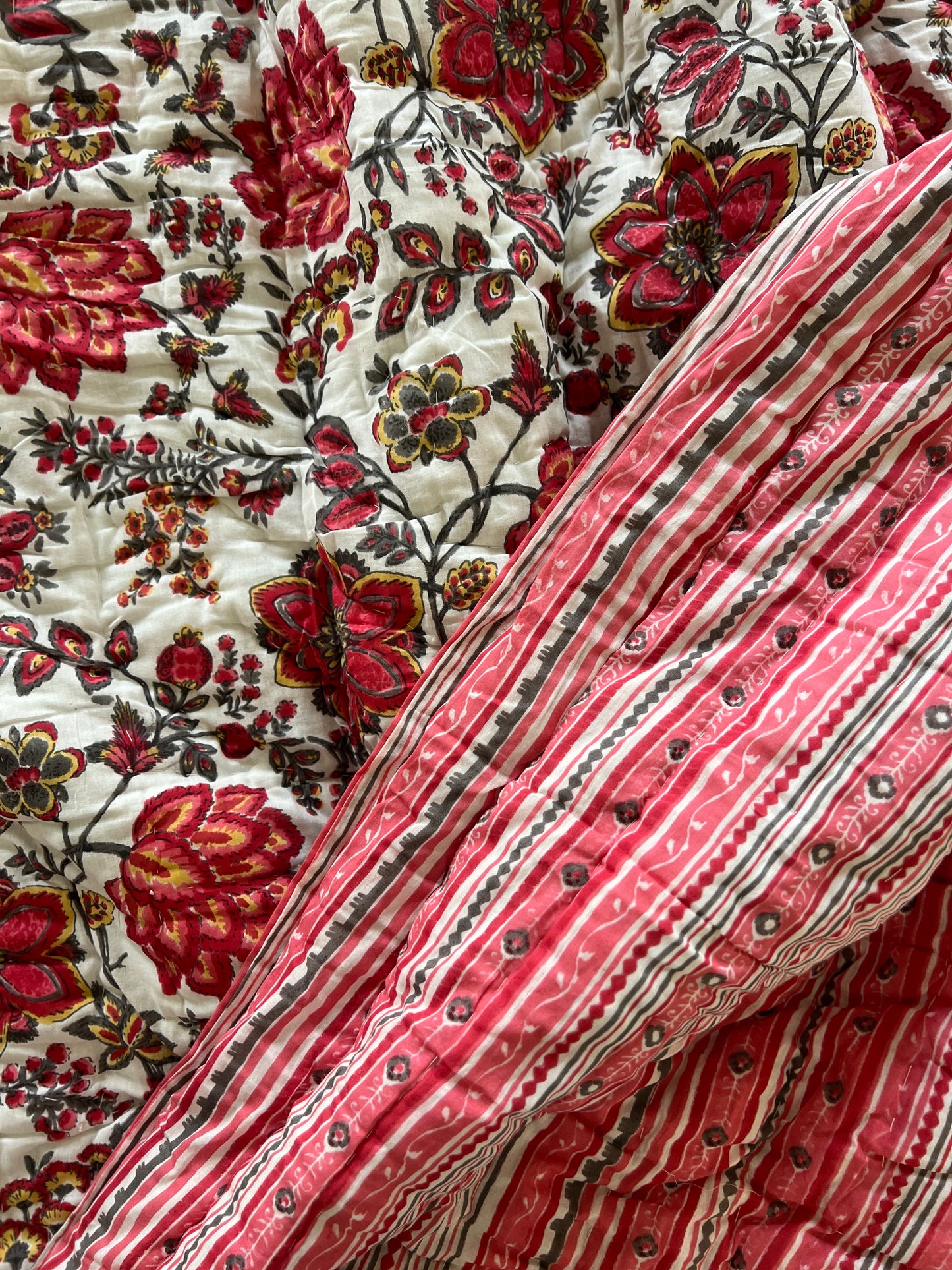 Reversible hand Print Quilt | King Size 90*108 Inches | Floral Touch