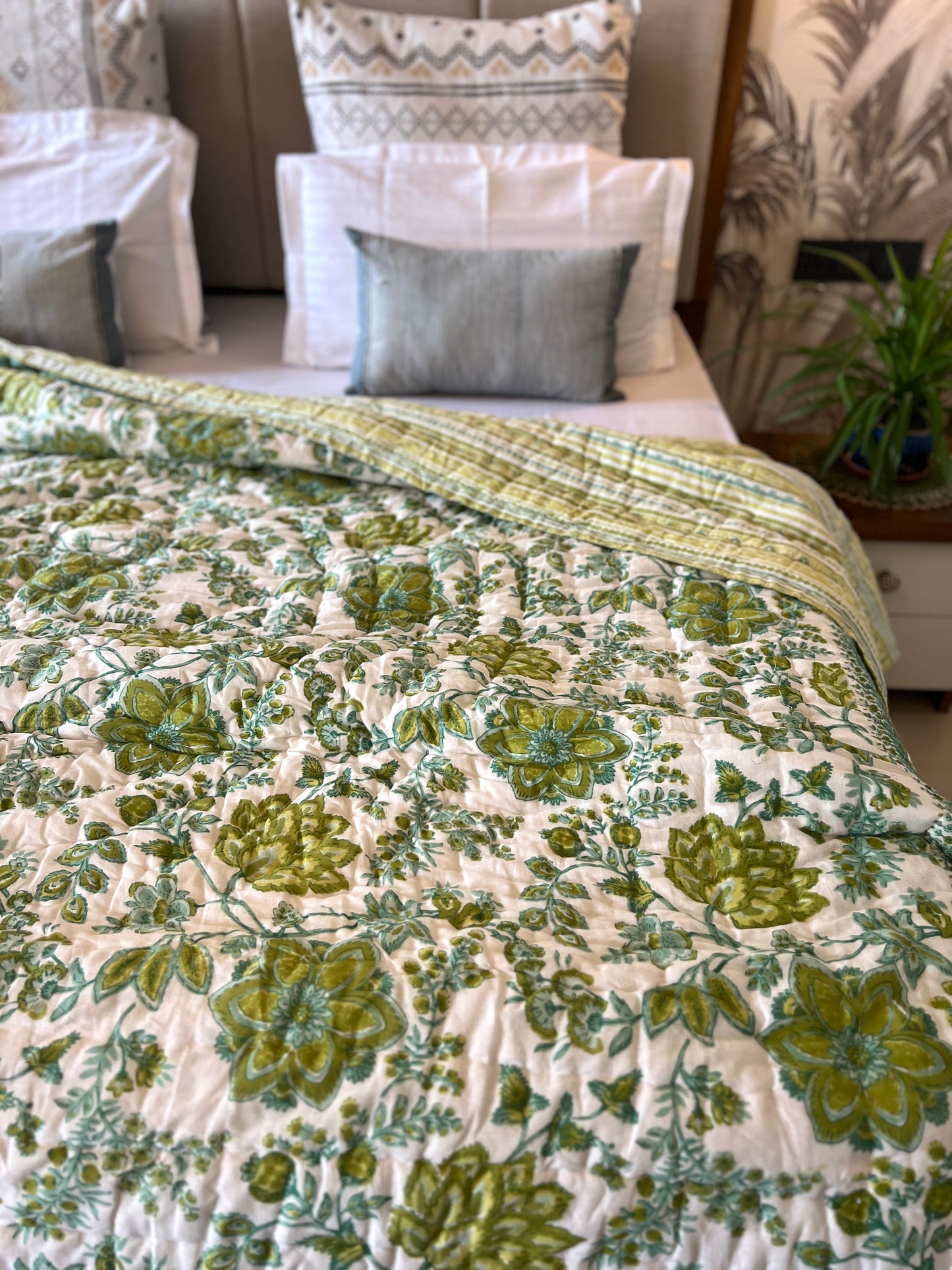 Reversible Hand Print Quilt | King Size 90*108 Inches | Floral Blooms