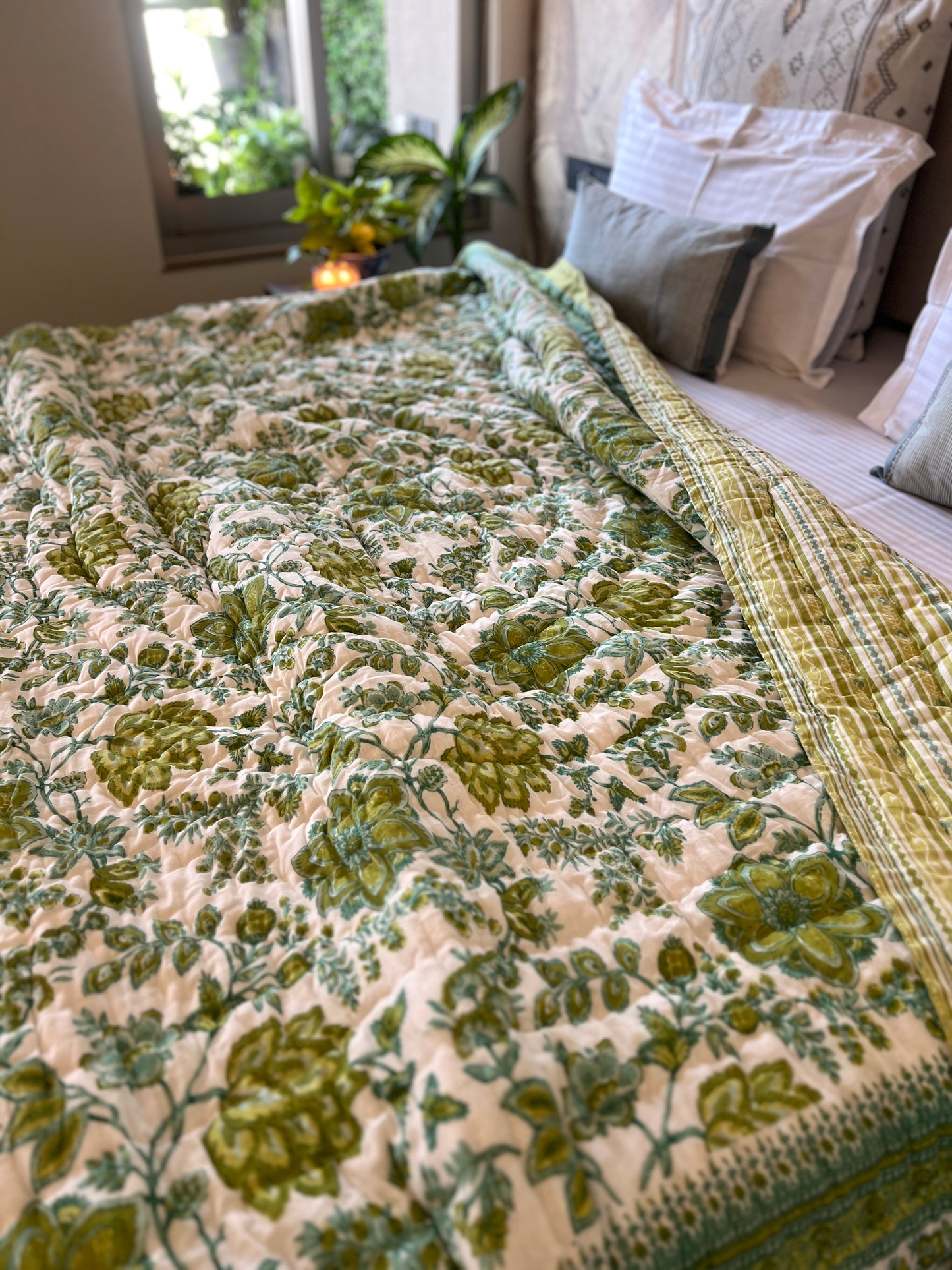 Reversible Hand Print Quilt | King Size 90*108 Inches | Floral Blooms