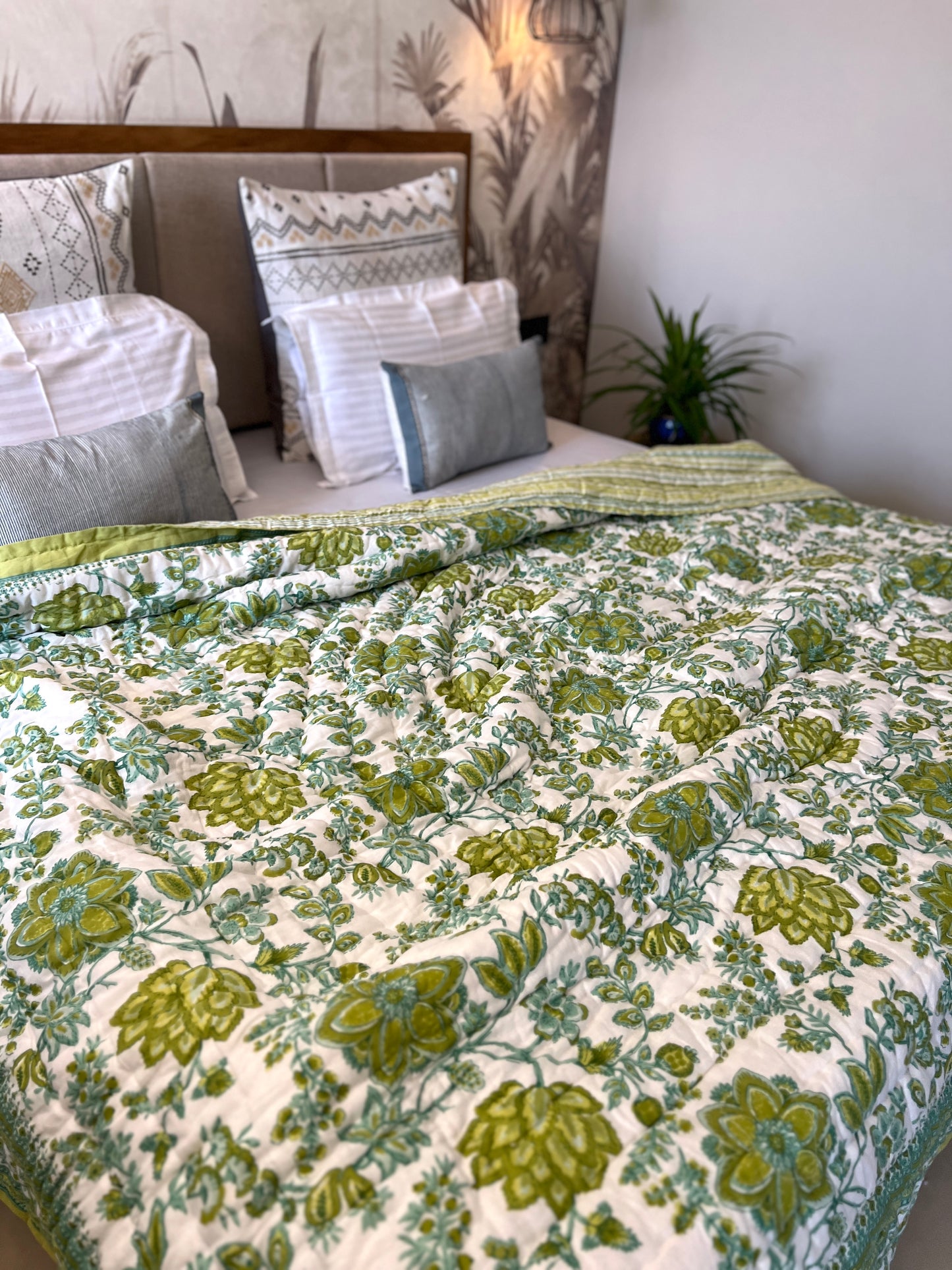 Reversible Hand Print Quilt | King Size 90*108 Inches | Floral Blooms