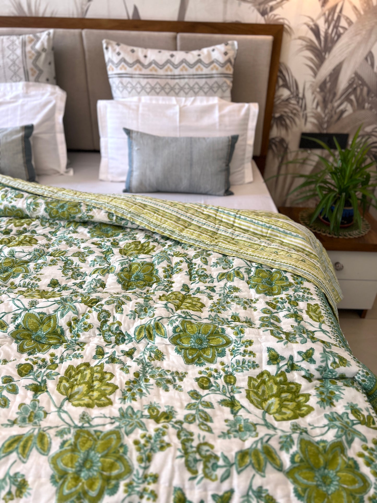 Reversible Hand Print Quilt | King Size 90*108 Inches | Floral Blooms