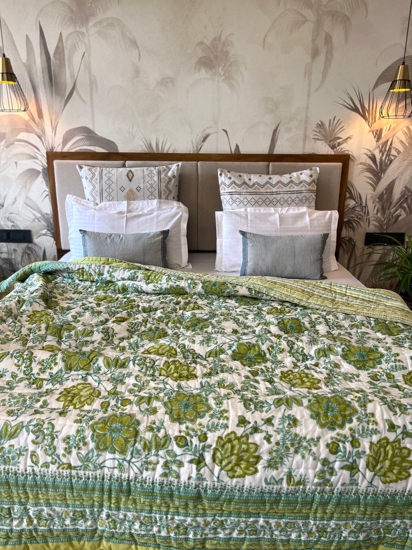 Reversible Hand Print Quilt | King Size 90*108 Inches | Floral Blooms