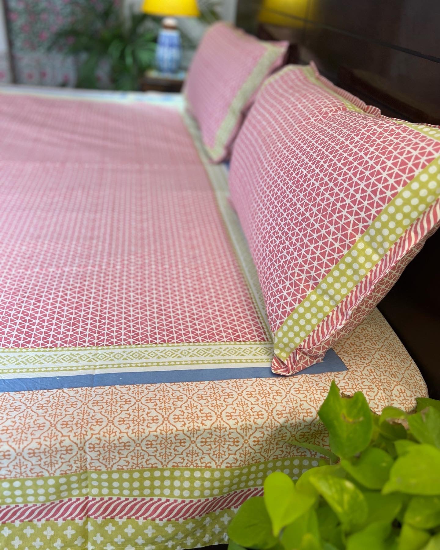 King Size Bedsheet | 90*108 Inches | Pink Geometric