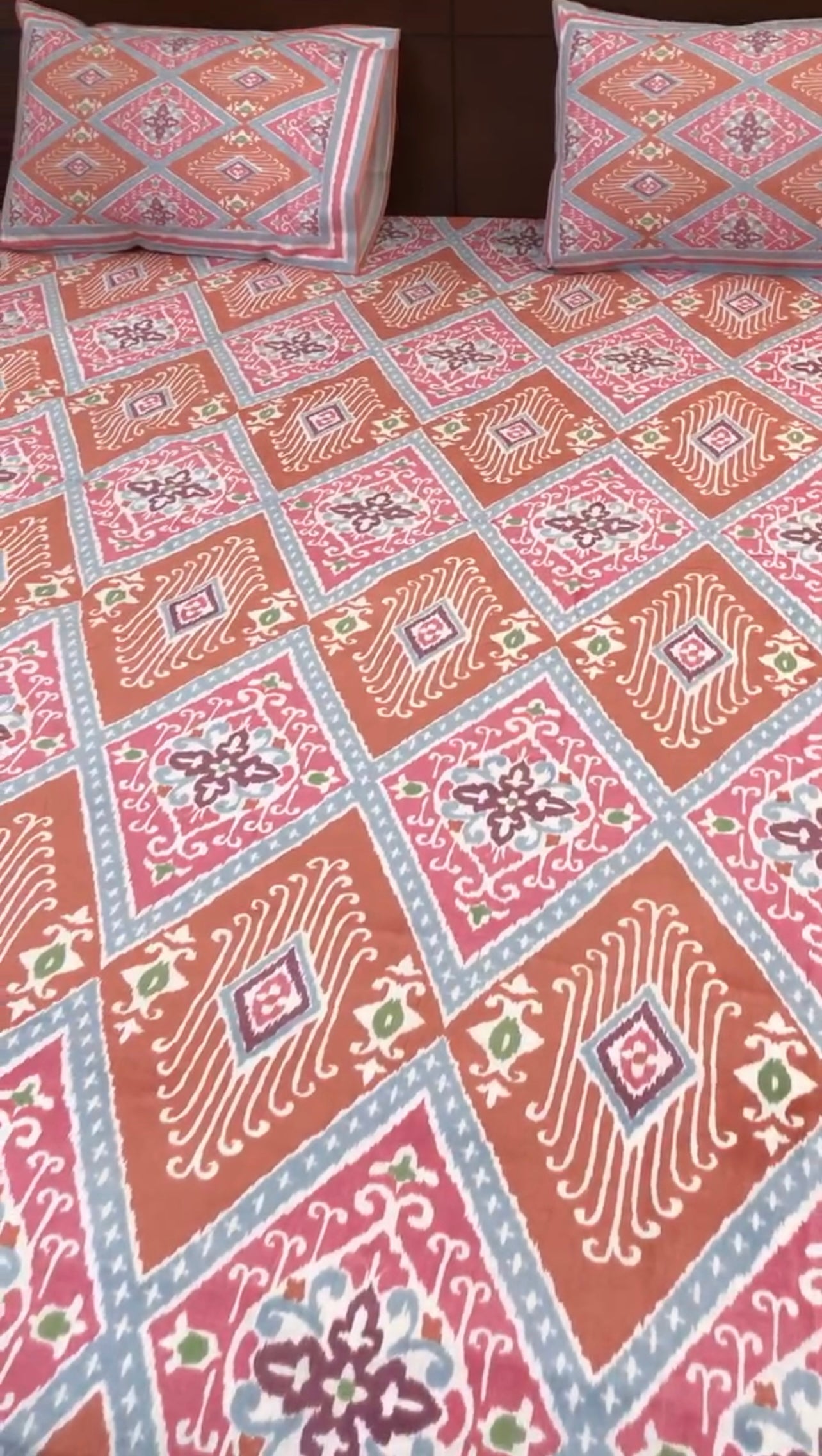 Super King Size | 108*108 Inches | Ikkat | Shades of Pink