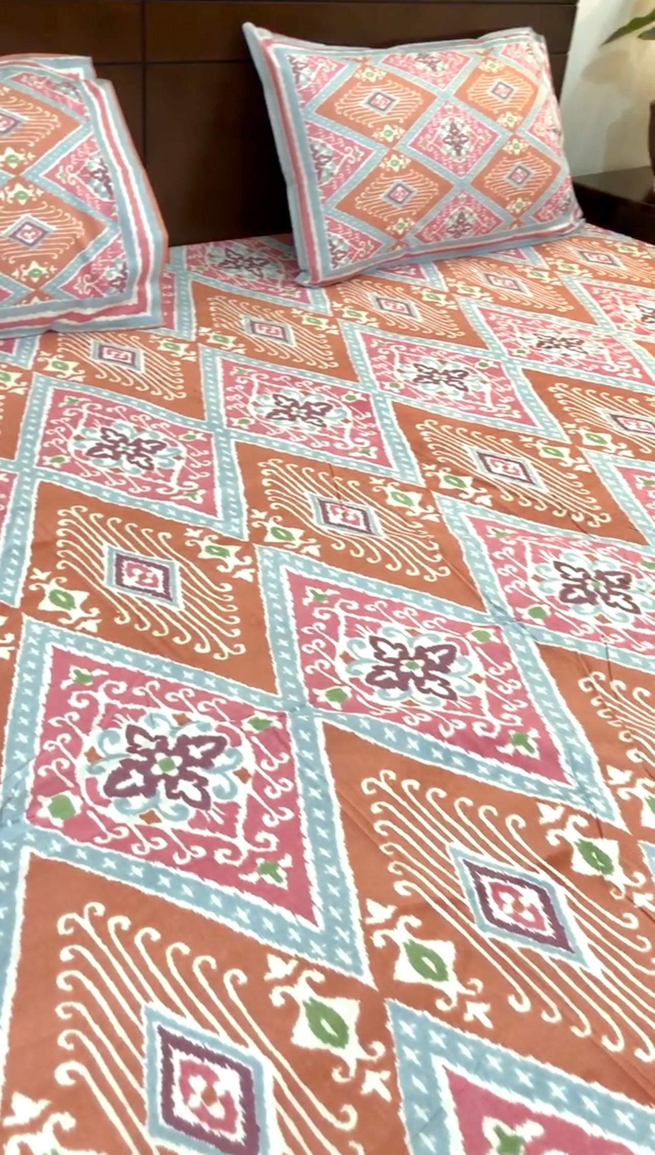 Super King Size | 108*108 Inches | Ikkat | Shades of Pink