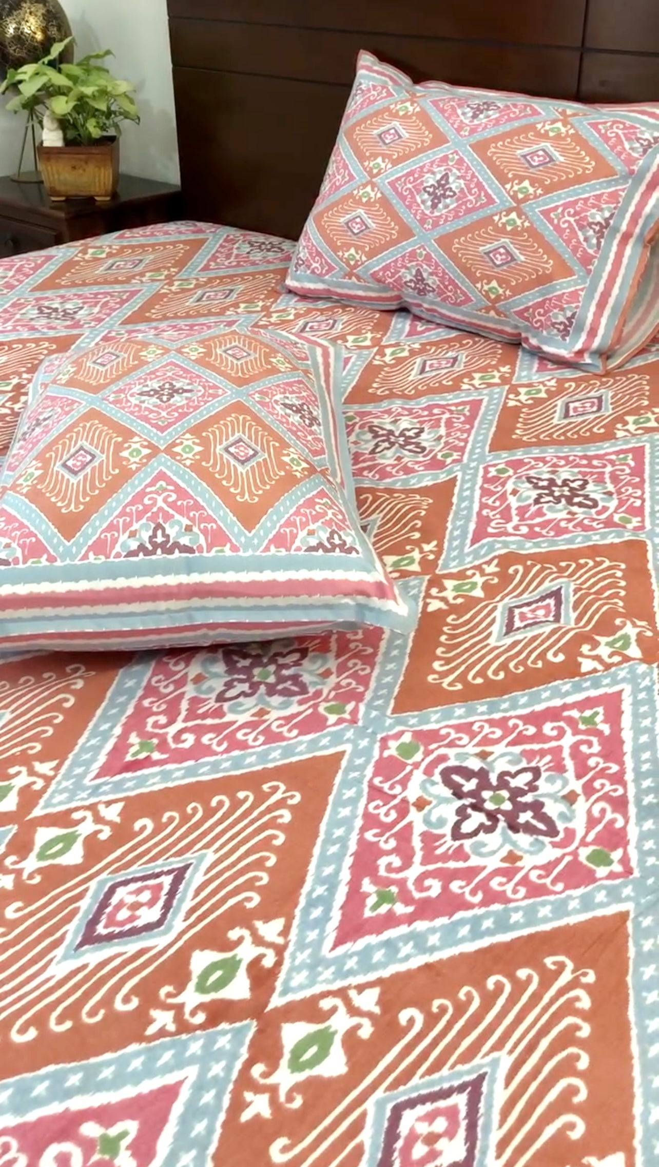 Super King Size | 108*108 Inches | Ikkat | Shades of Pink