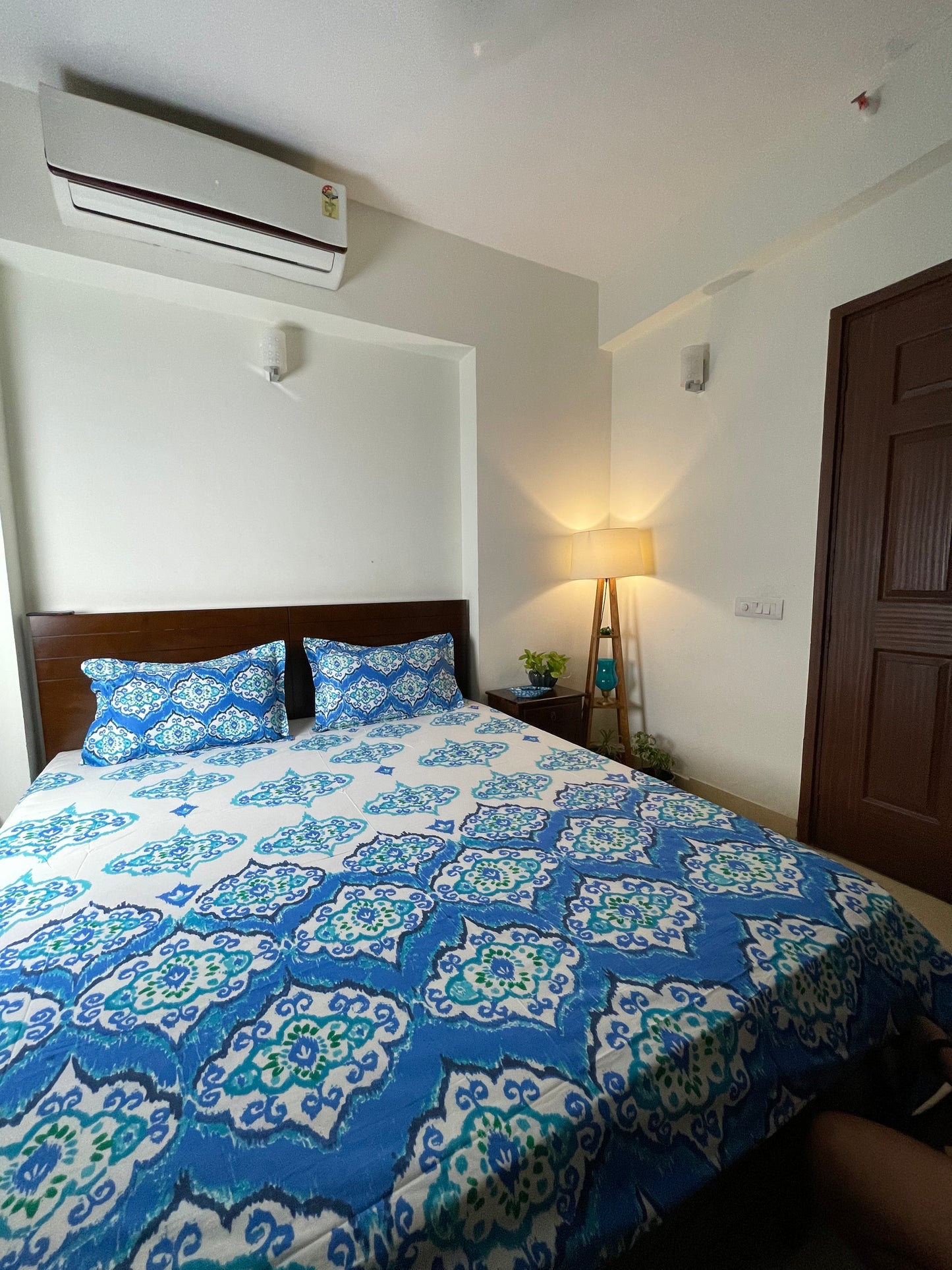 King Size Bedsheet | 90*108 Inches | Blue Bells