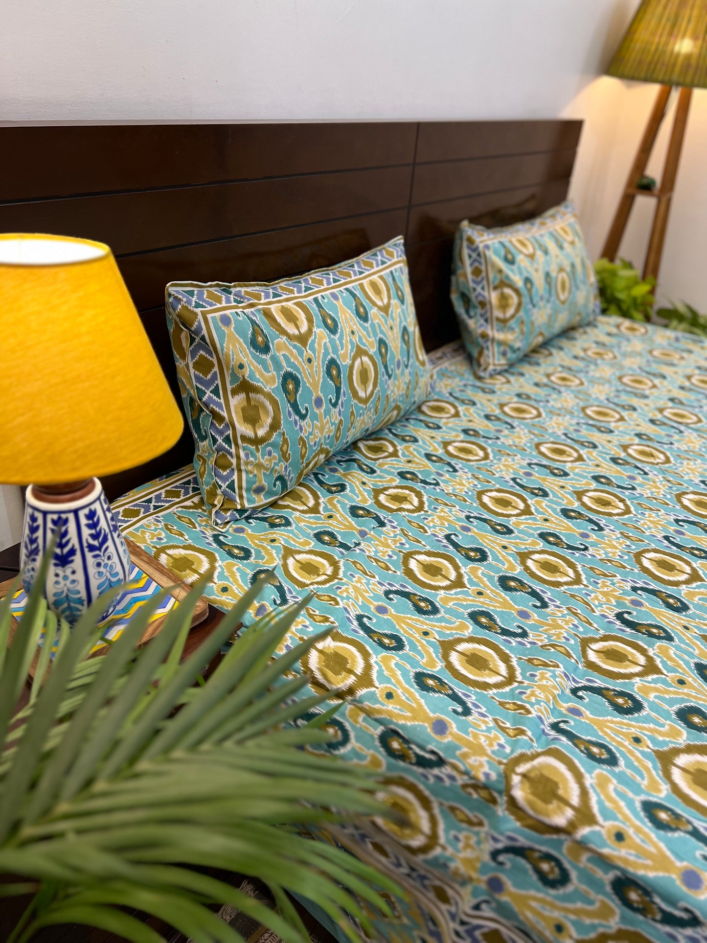 Super King Size | 108*108 Inches | Shades of light aqua green