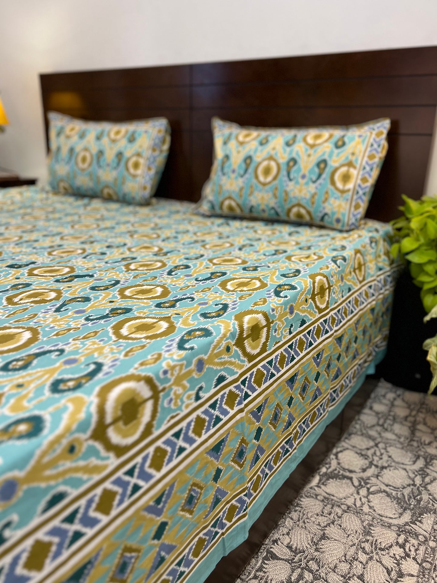 Super King Size | 108*108 Inches | Shades of light aqua green