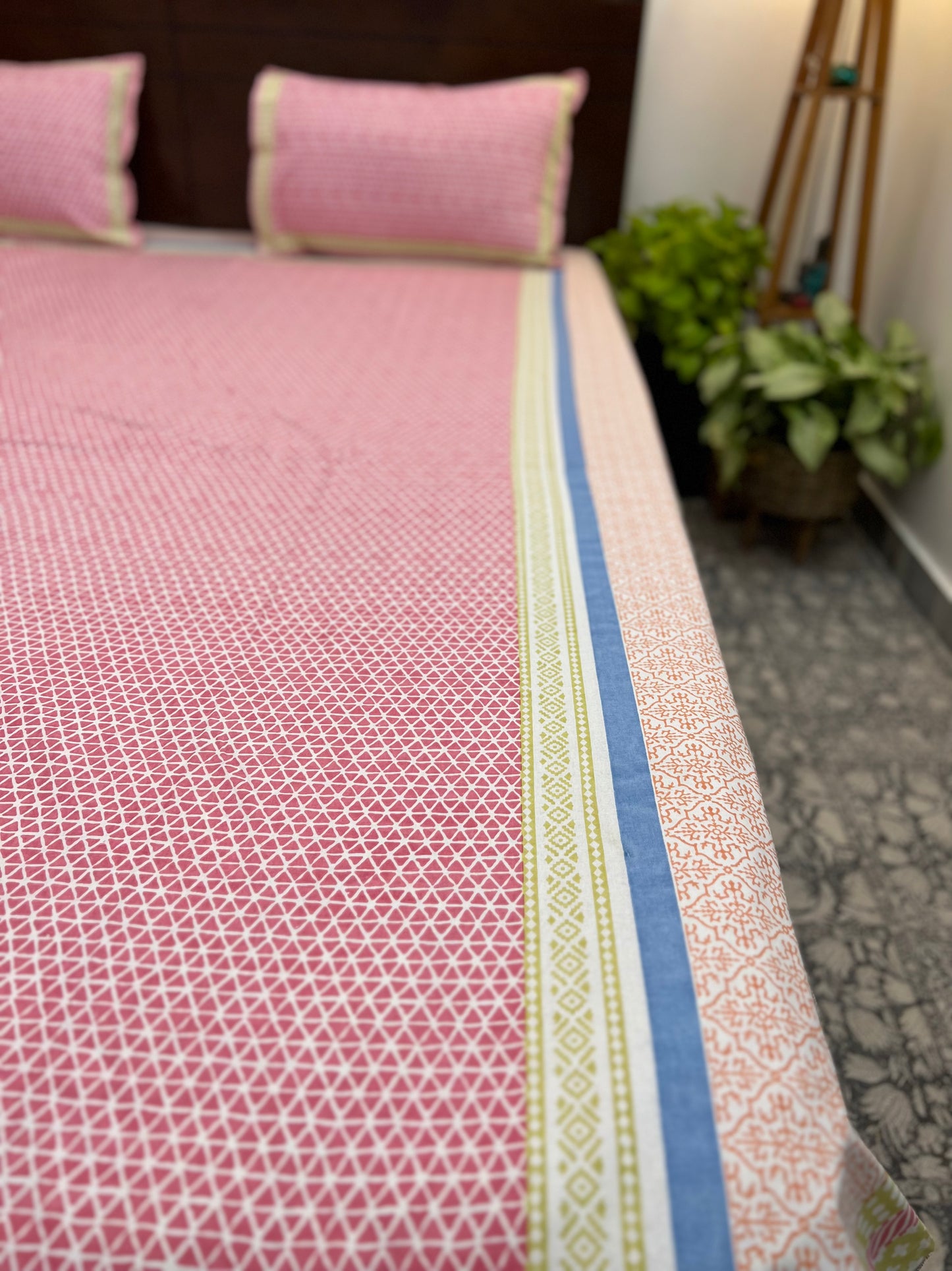 King Size Bedsheet | 90*108 Inches | Pink Geometric