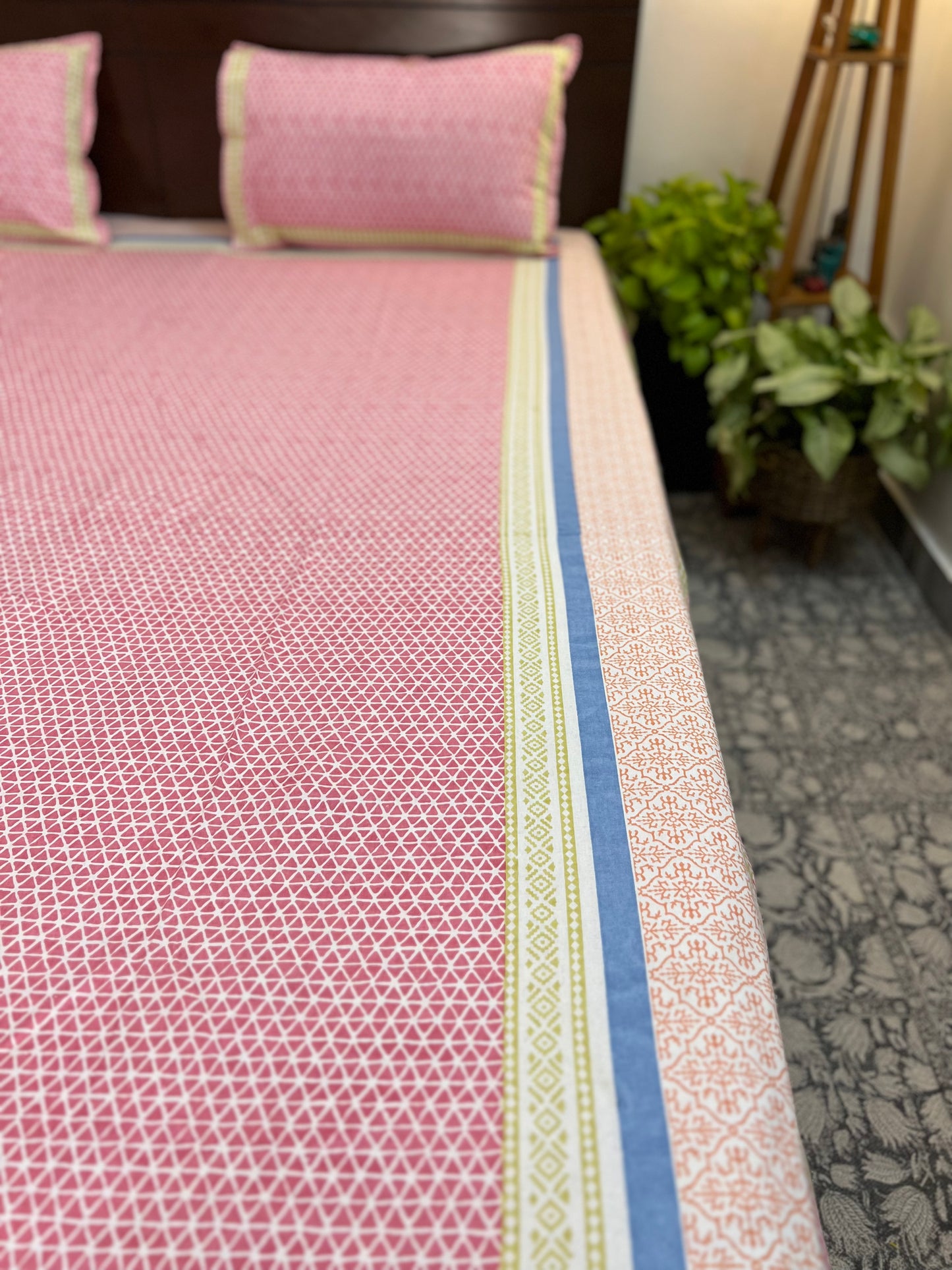 King Size Bedsheet | 90*108 Inches | Pink Geometric