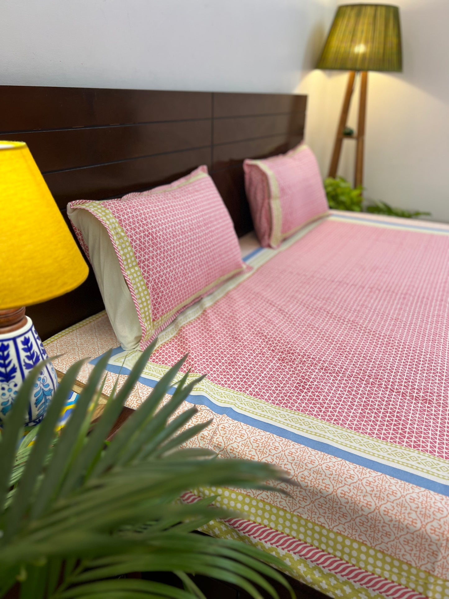 King Size Bedsheet | 90*108 Inches | Pink Geometric