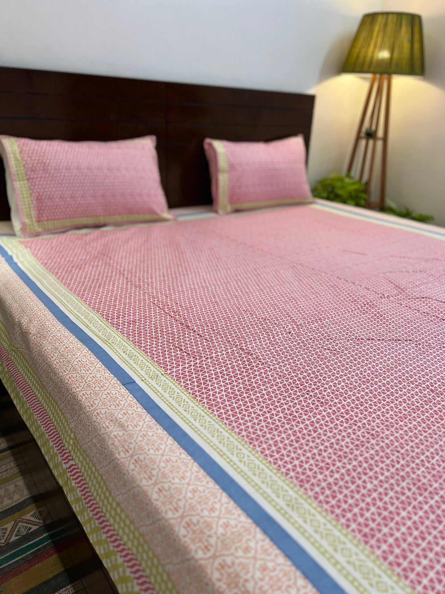 King Size Bedsheet | 90*108 Inches | Pink Geometric
