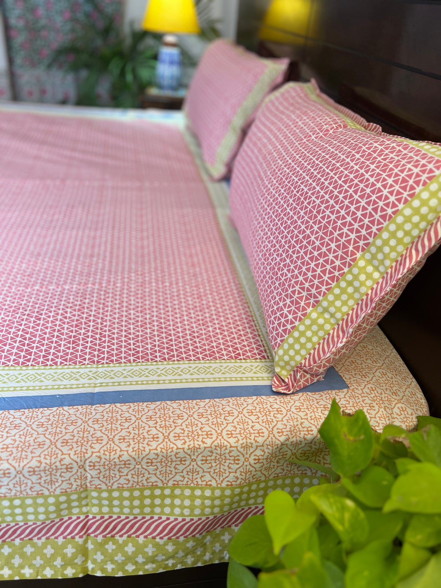 King Size Bedsheet | 90*108 Inches | Pink Geometric