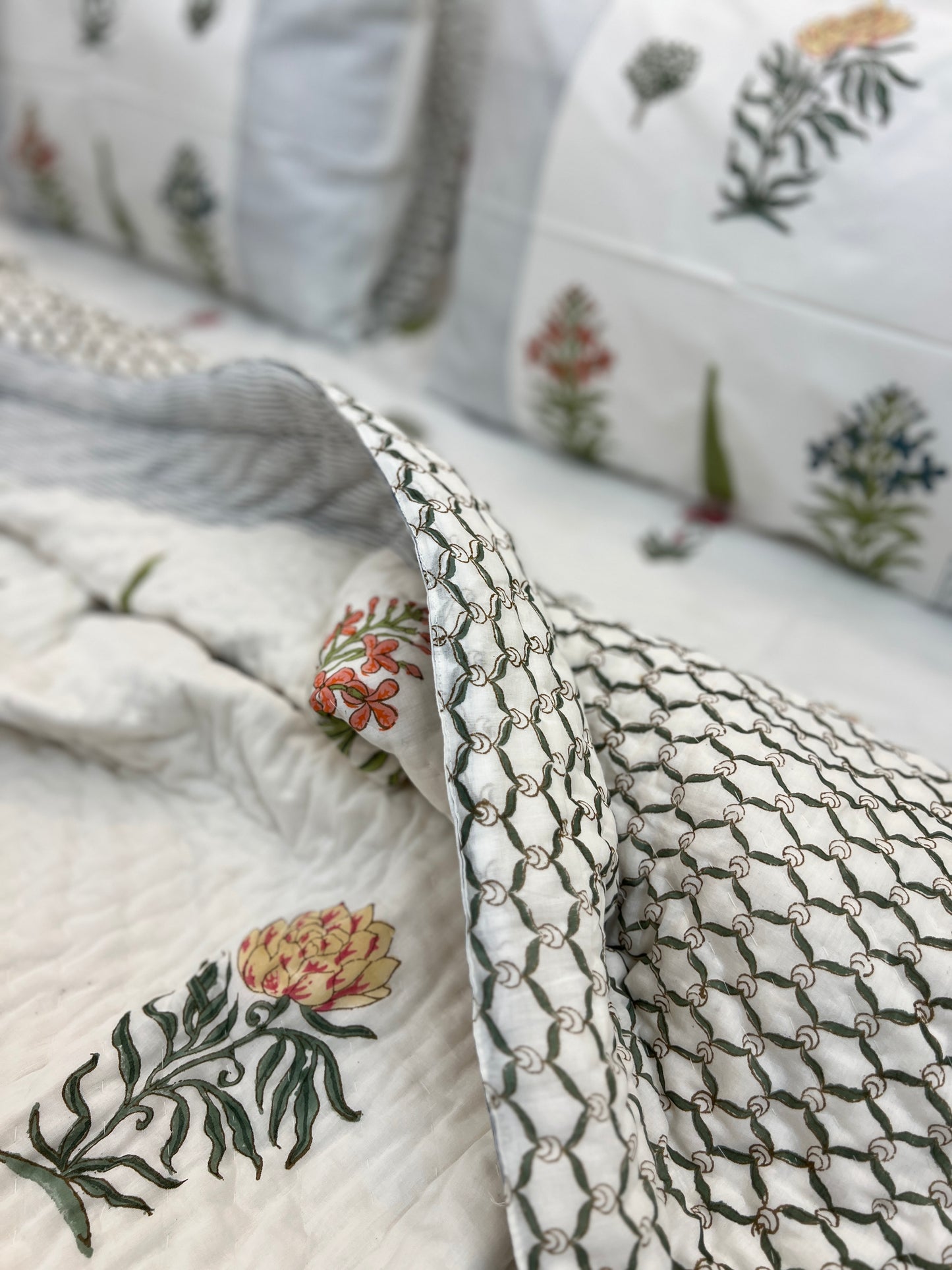 Bedding Set | Quilt with Bedsheet | Elegant Echoes