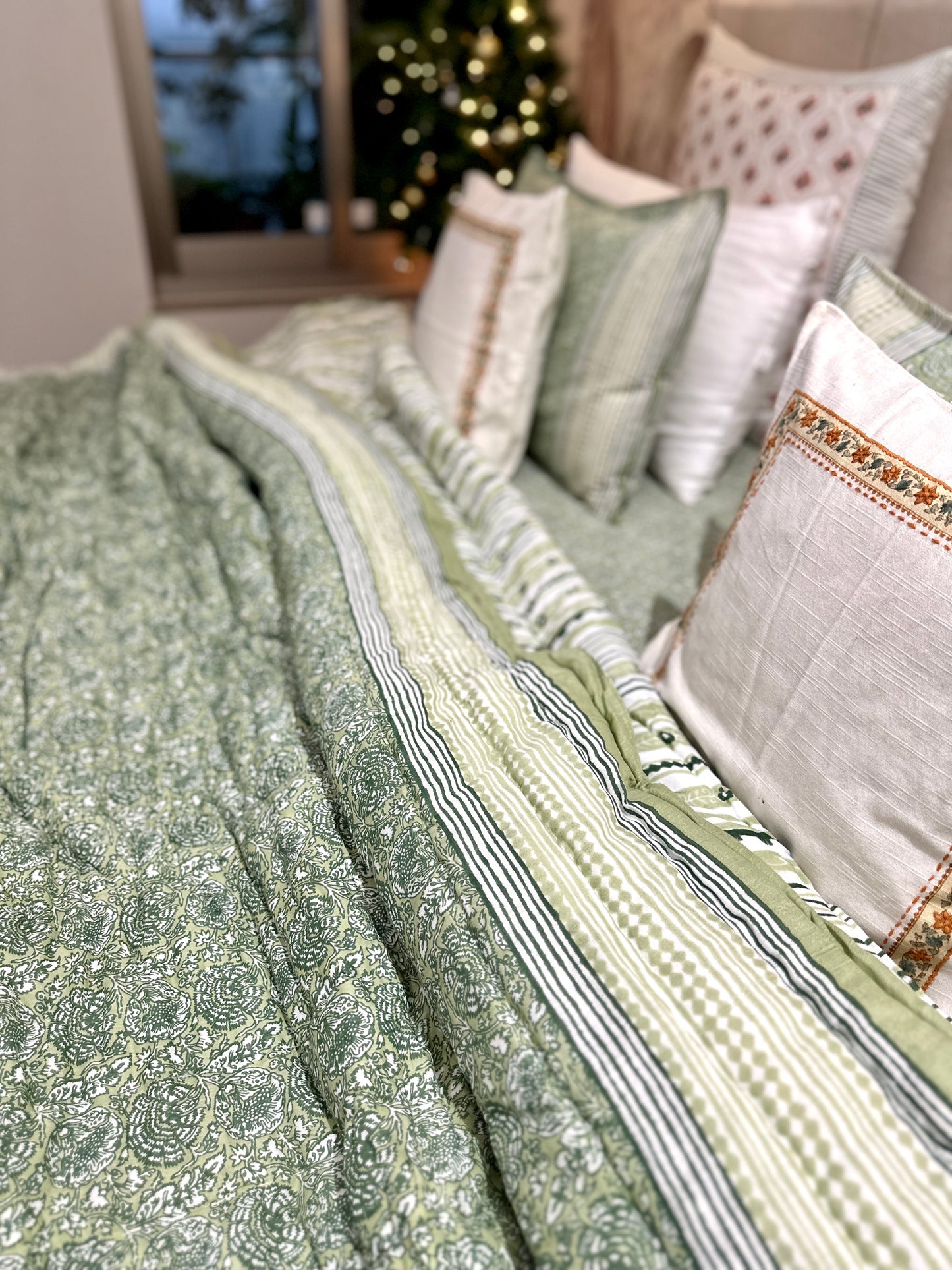 Bedding Set Hand Print | Quilt with Bedsheet Set | Mint Whisper