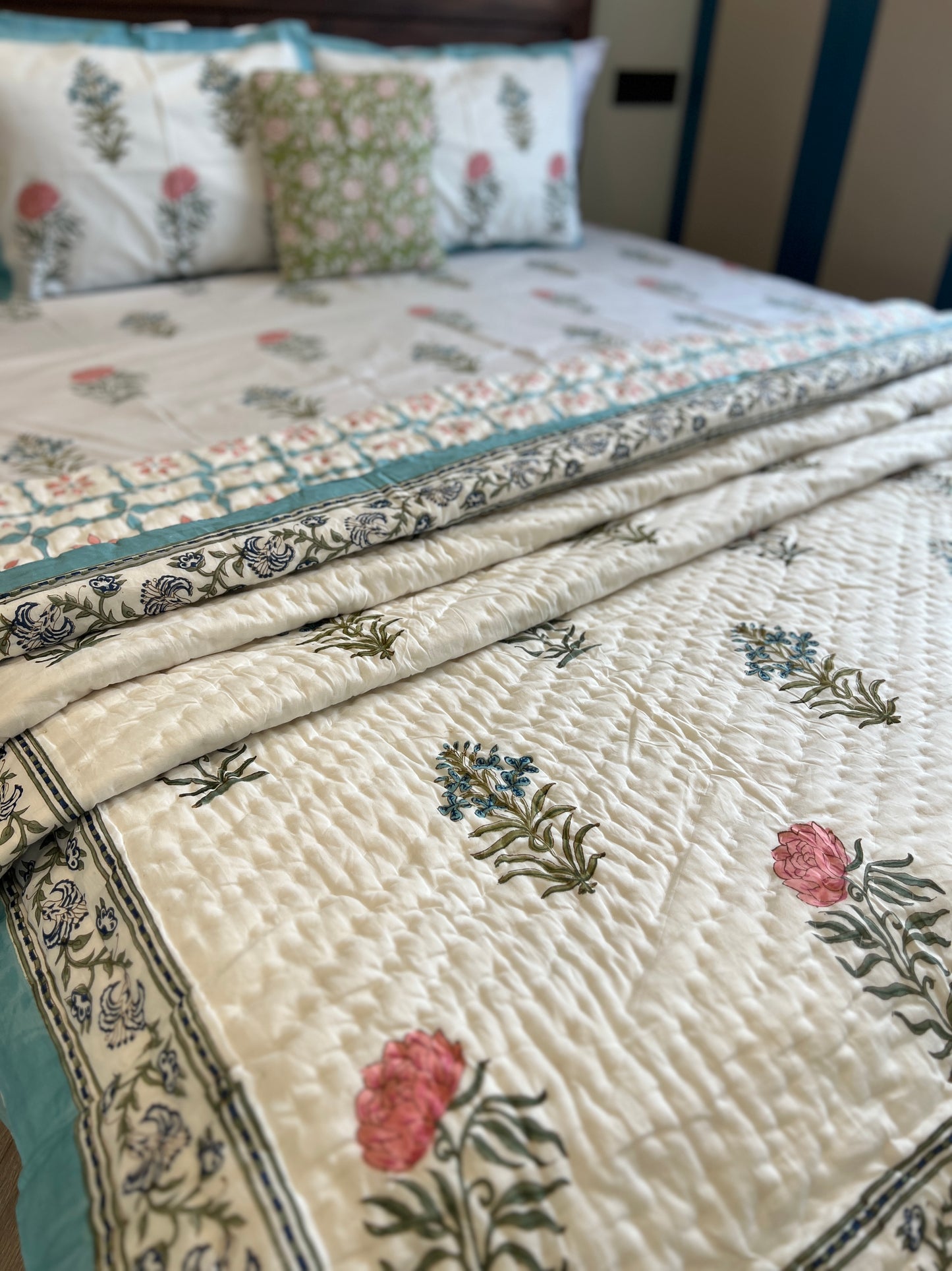 Utsav | Bedding Set | Quilt with Bedsheet Set