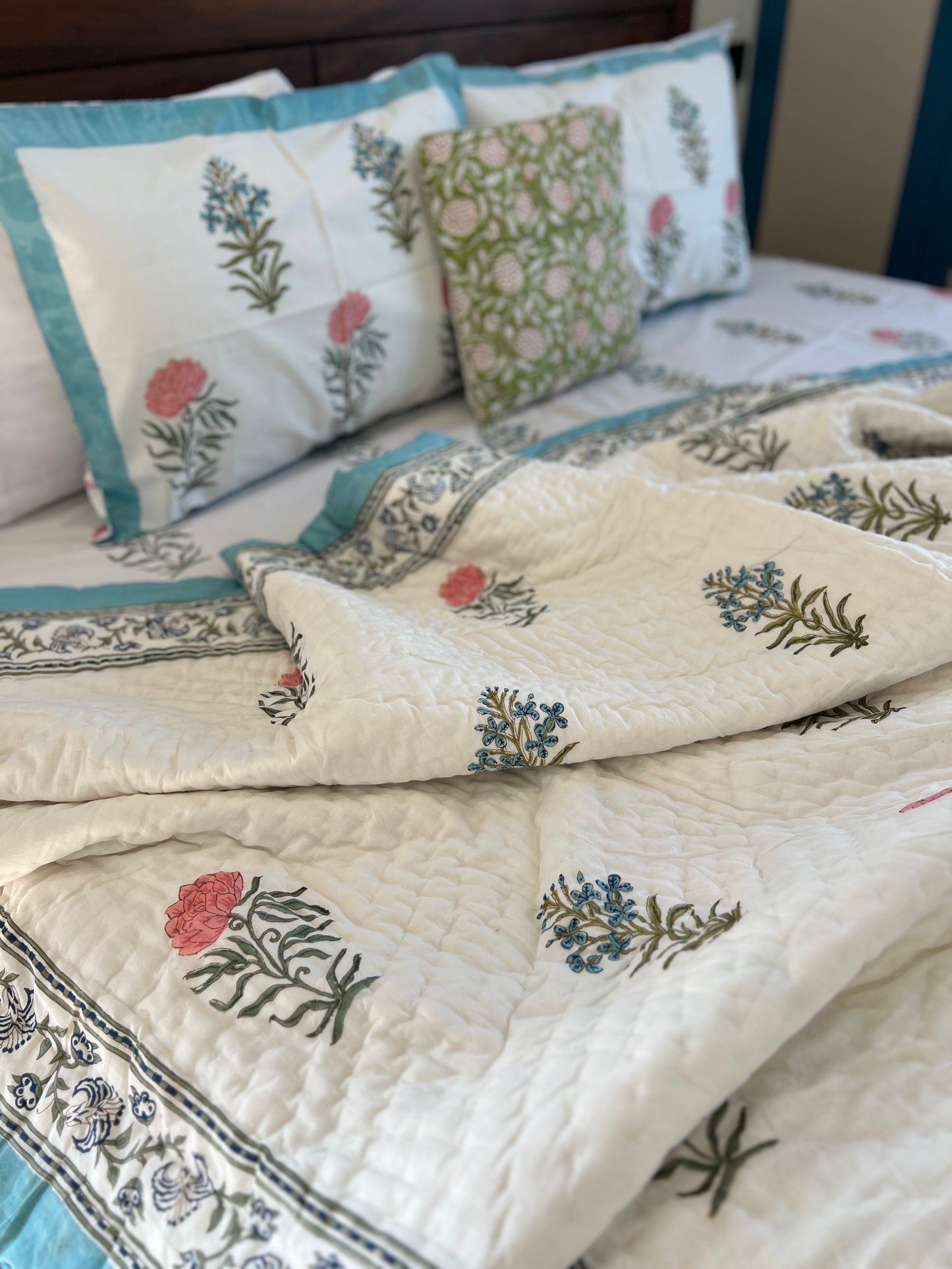 Utsav | Bedding Set | Quilt with Bedsheet Set