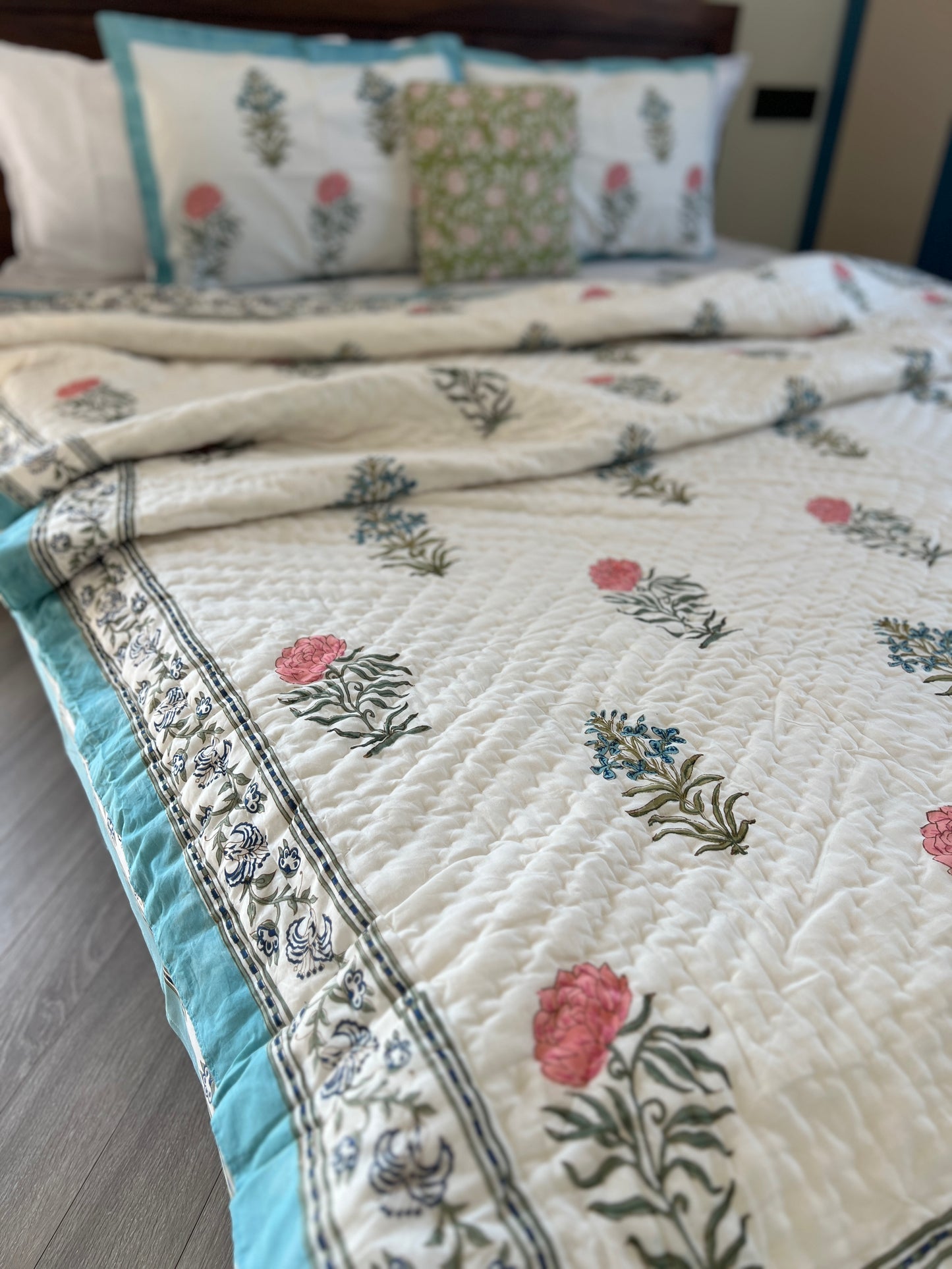 Utsav | Bedding Set | Quilt with Bedsheet Set